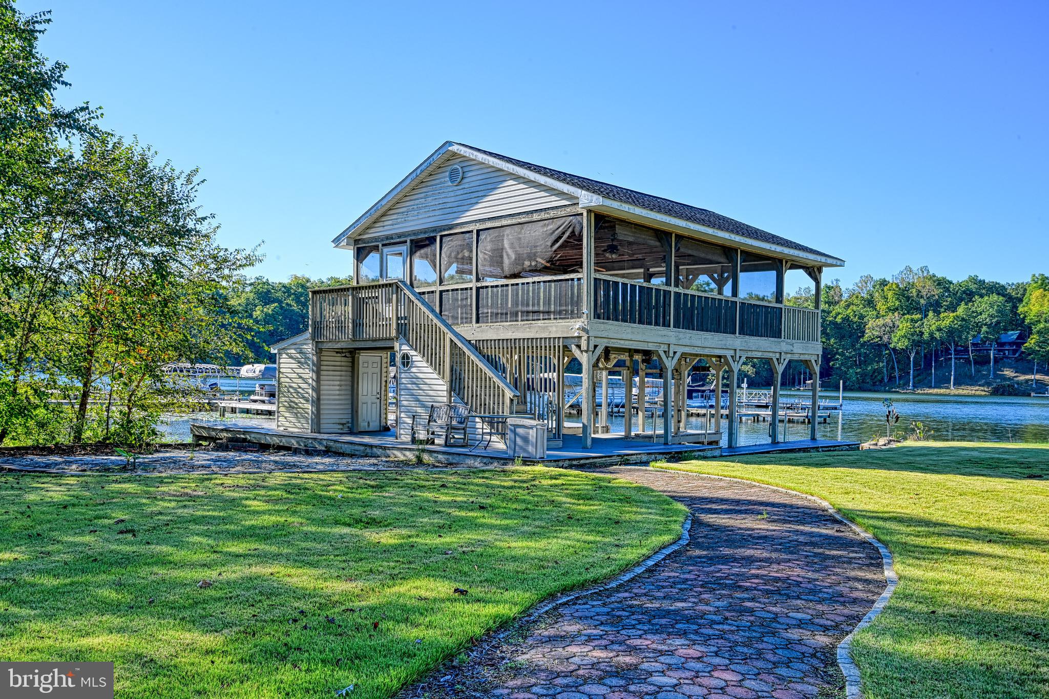 SHOREWOOD - Residential