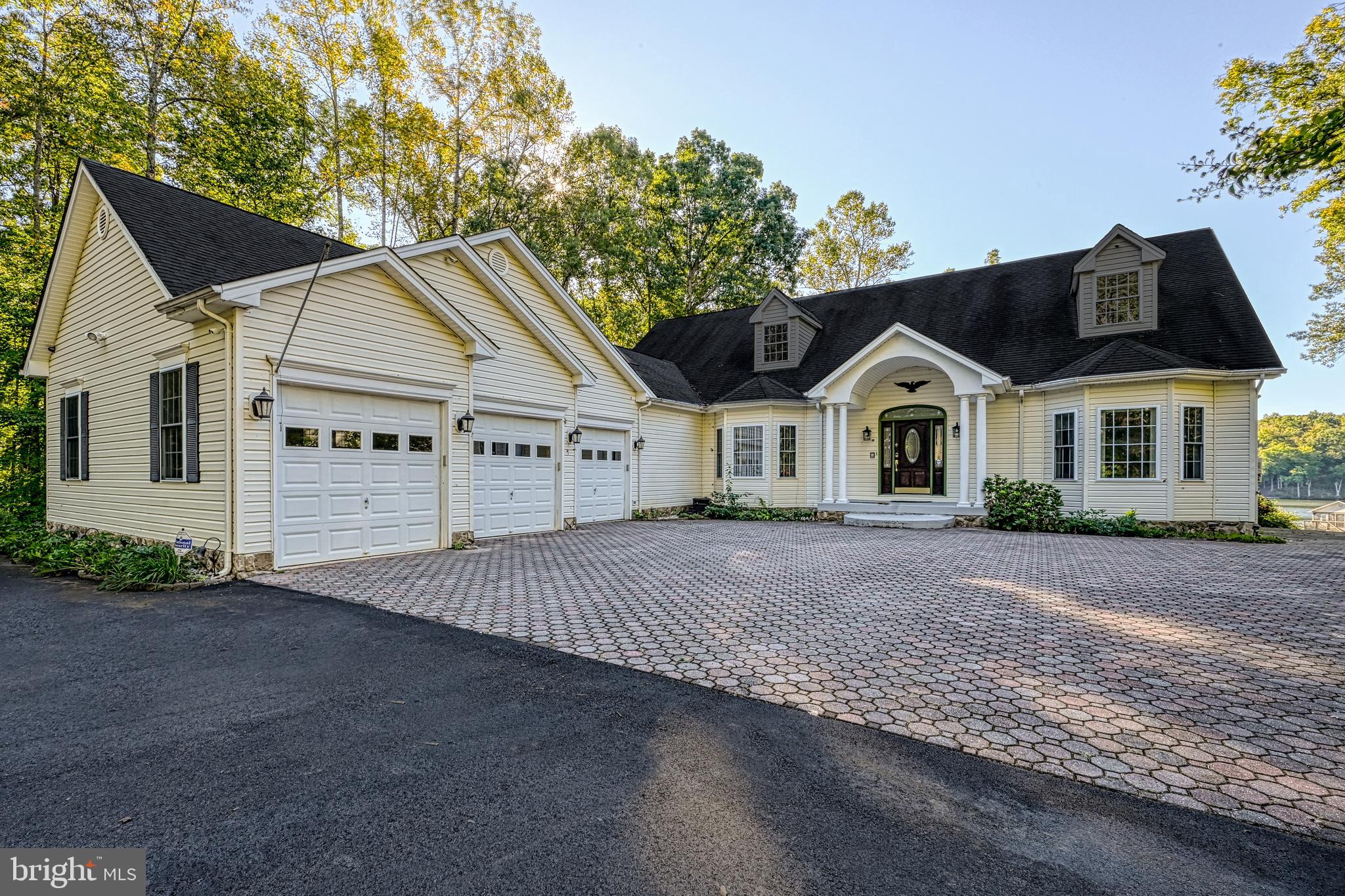 SHOREWOOD - Residential