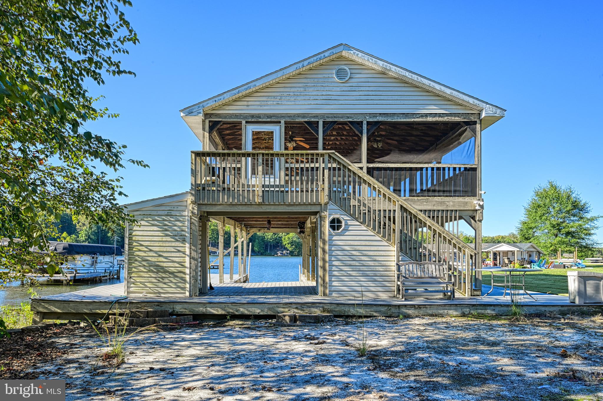 SHOREWOOD - Residential