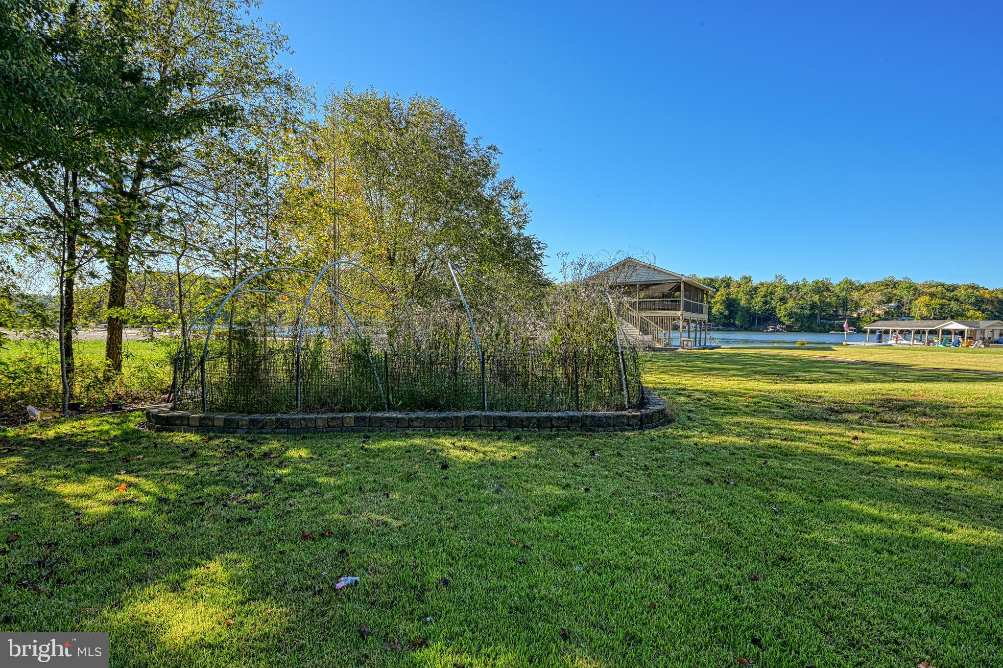 SHOREWOOD - Residential