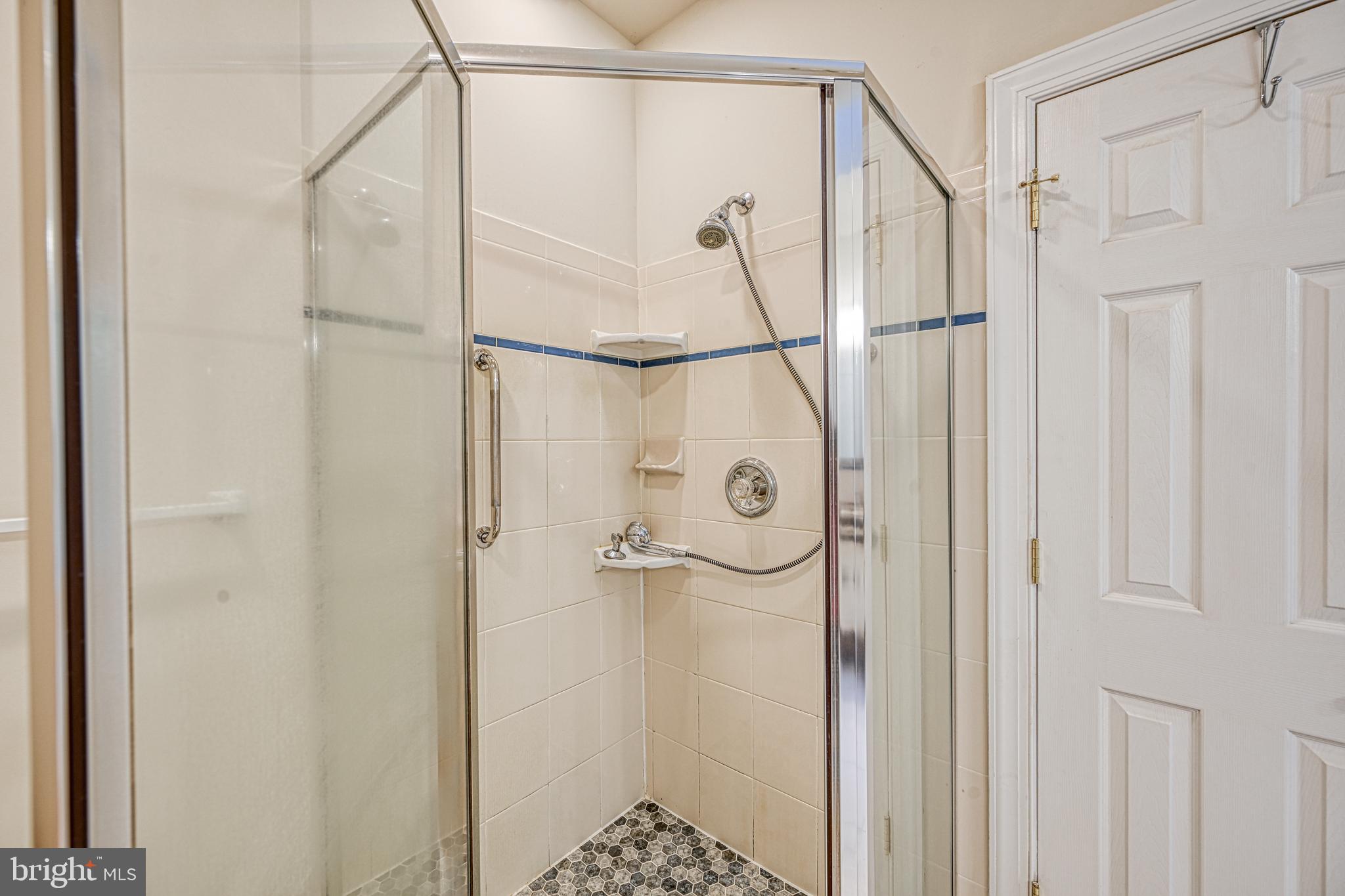 SHOREWOOD - Residential