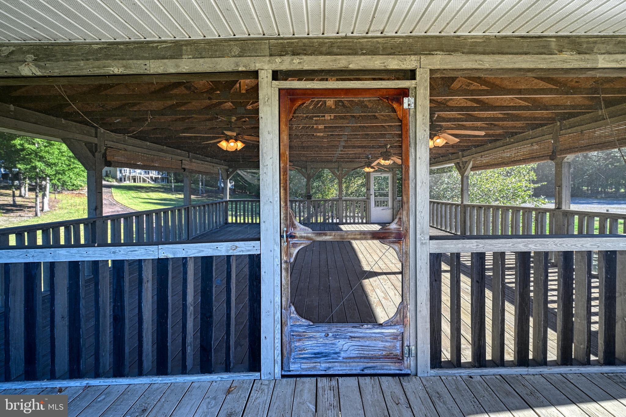 SHOREWOOD - Residential