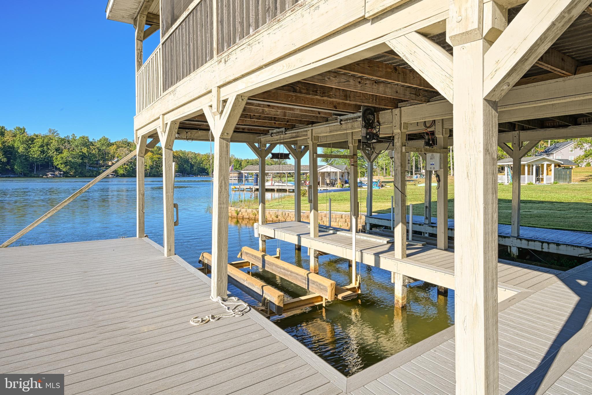 SHOREWOOD - Residential