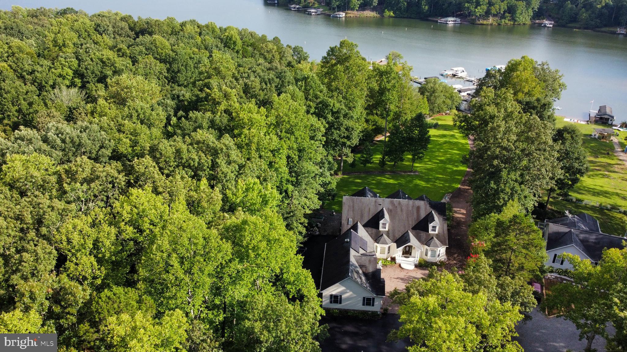 SHOREWOOD - Residential