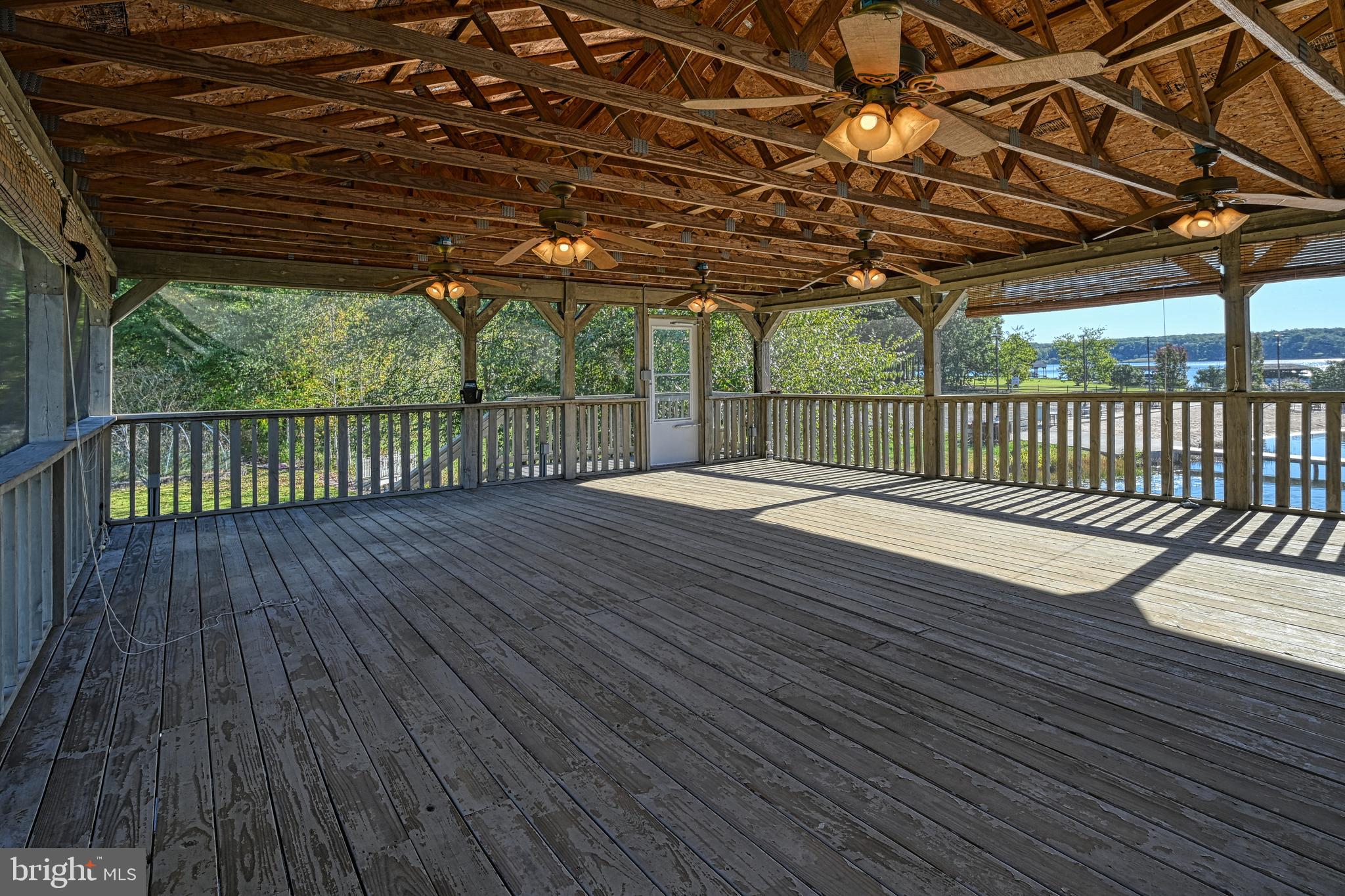 SHOREWOOD - Residential