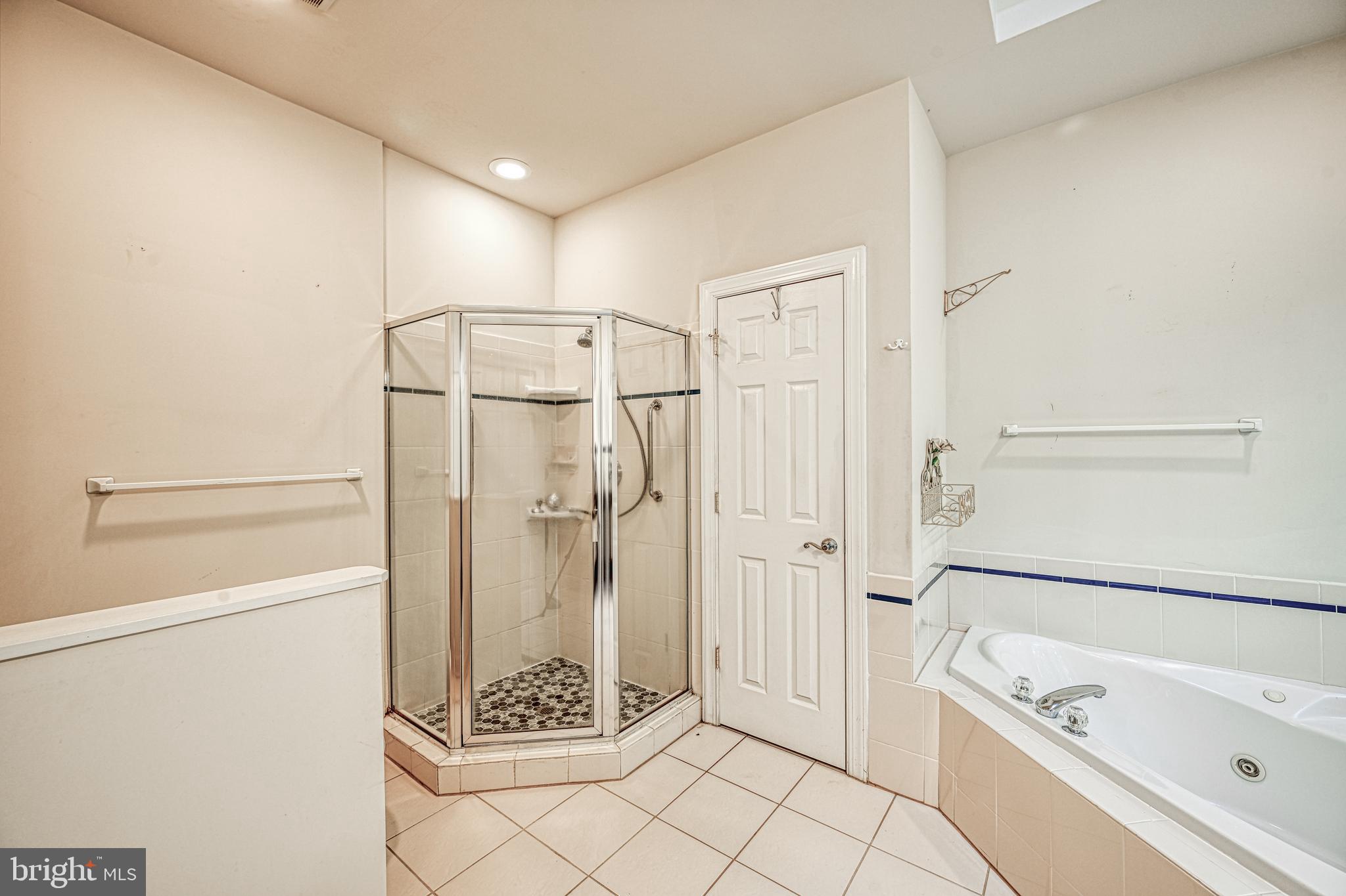 SHOREWOOD - Residential