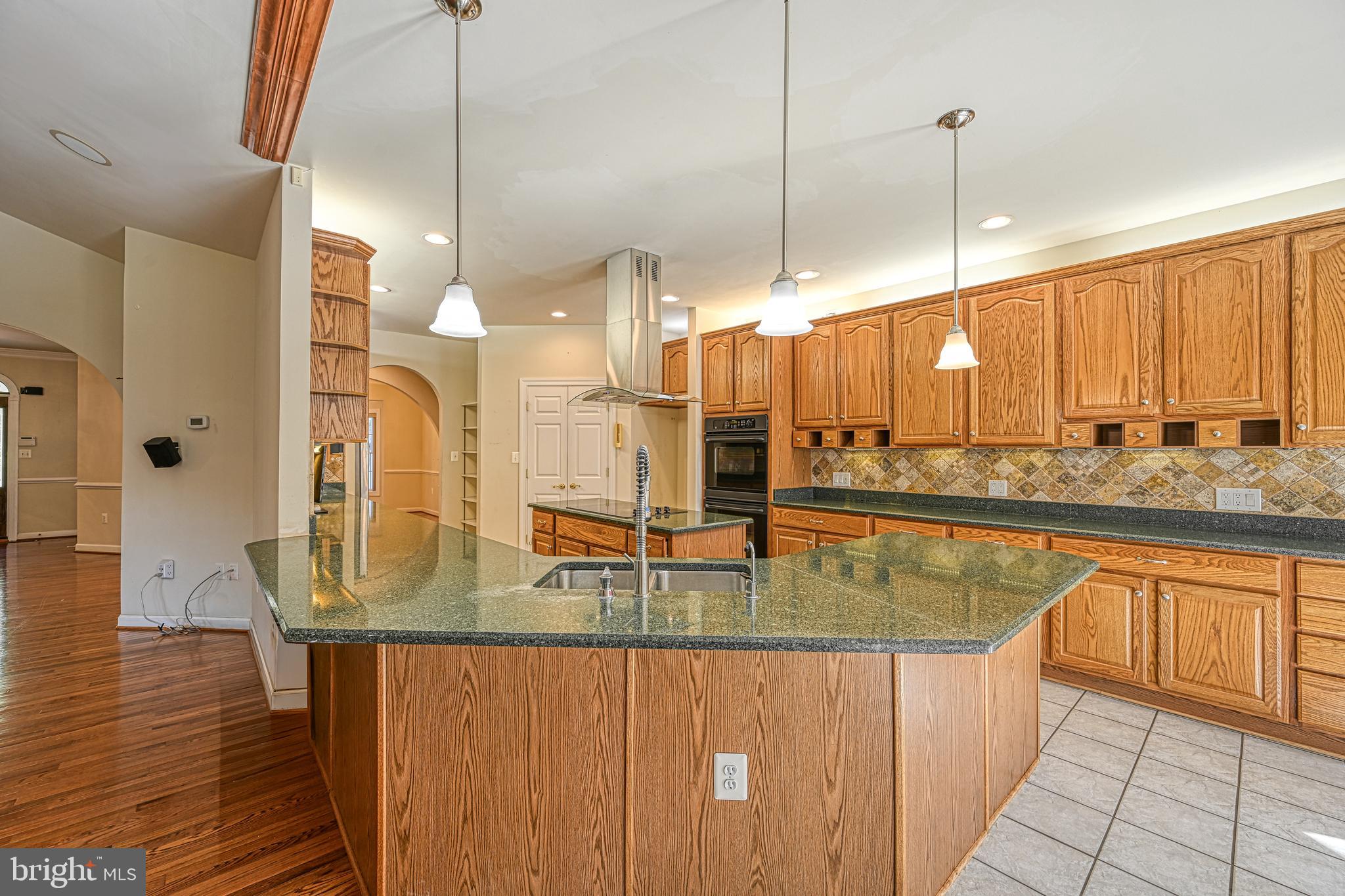 SHOREWOOD - Residential