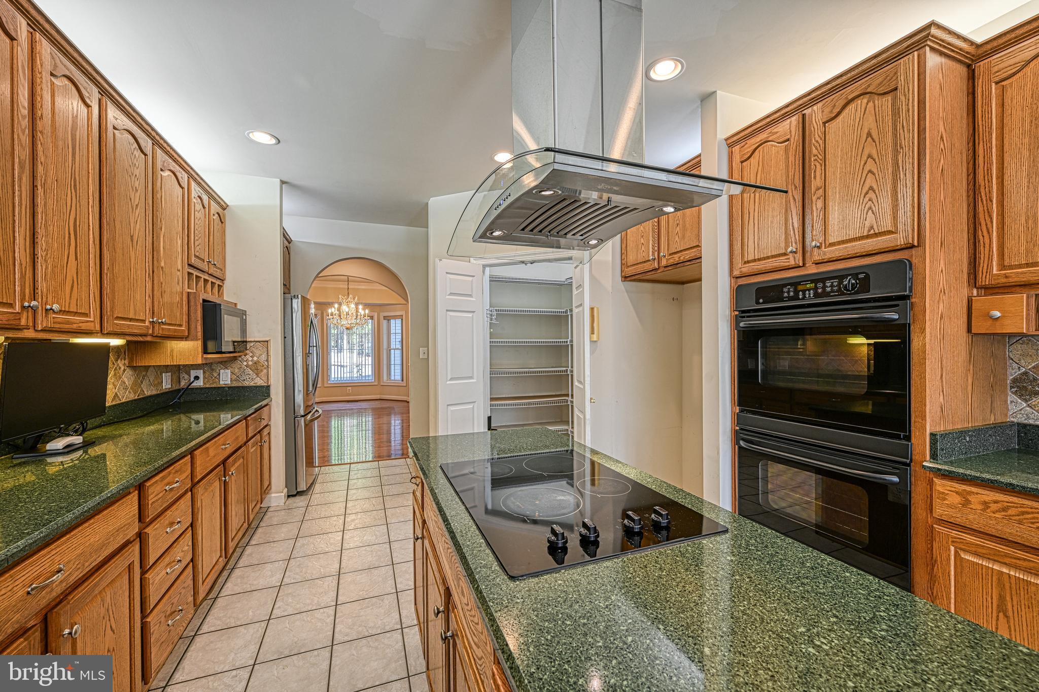 SHOREWOOD - Residential