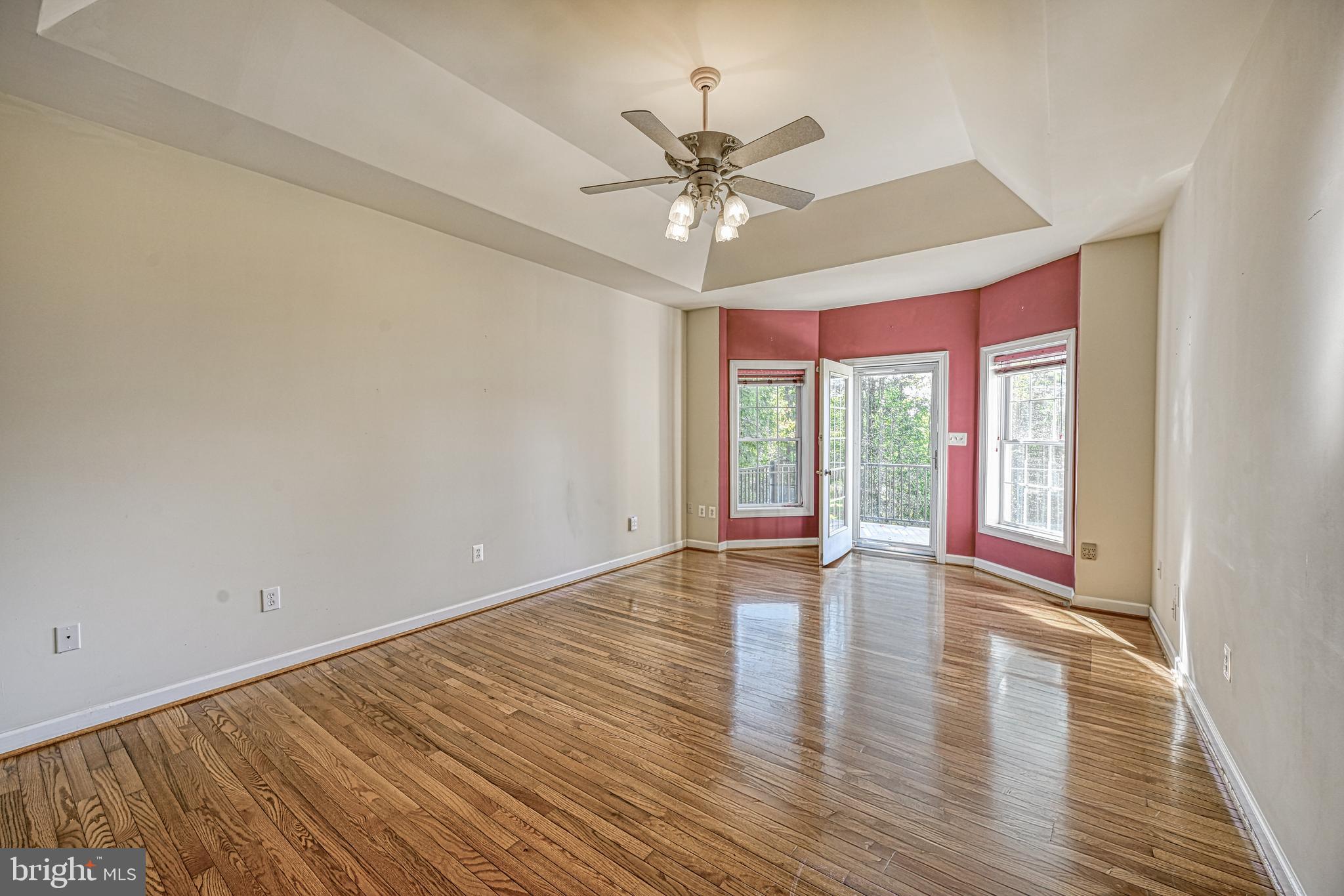 SHOREWOOD - Residential