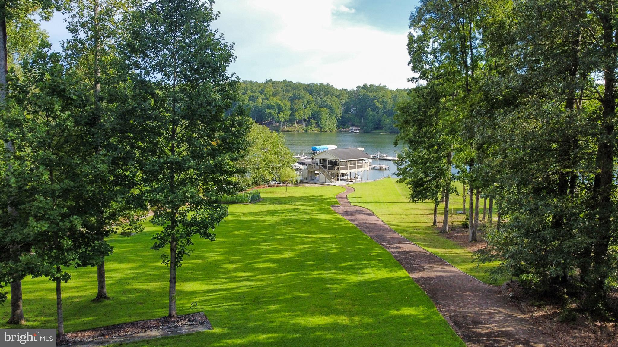 SHOREWOOD - Residential