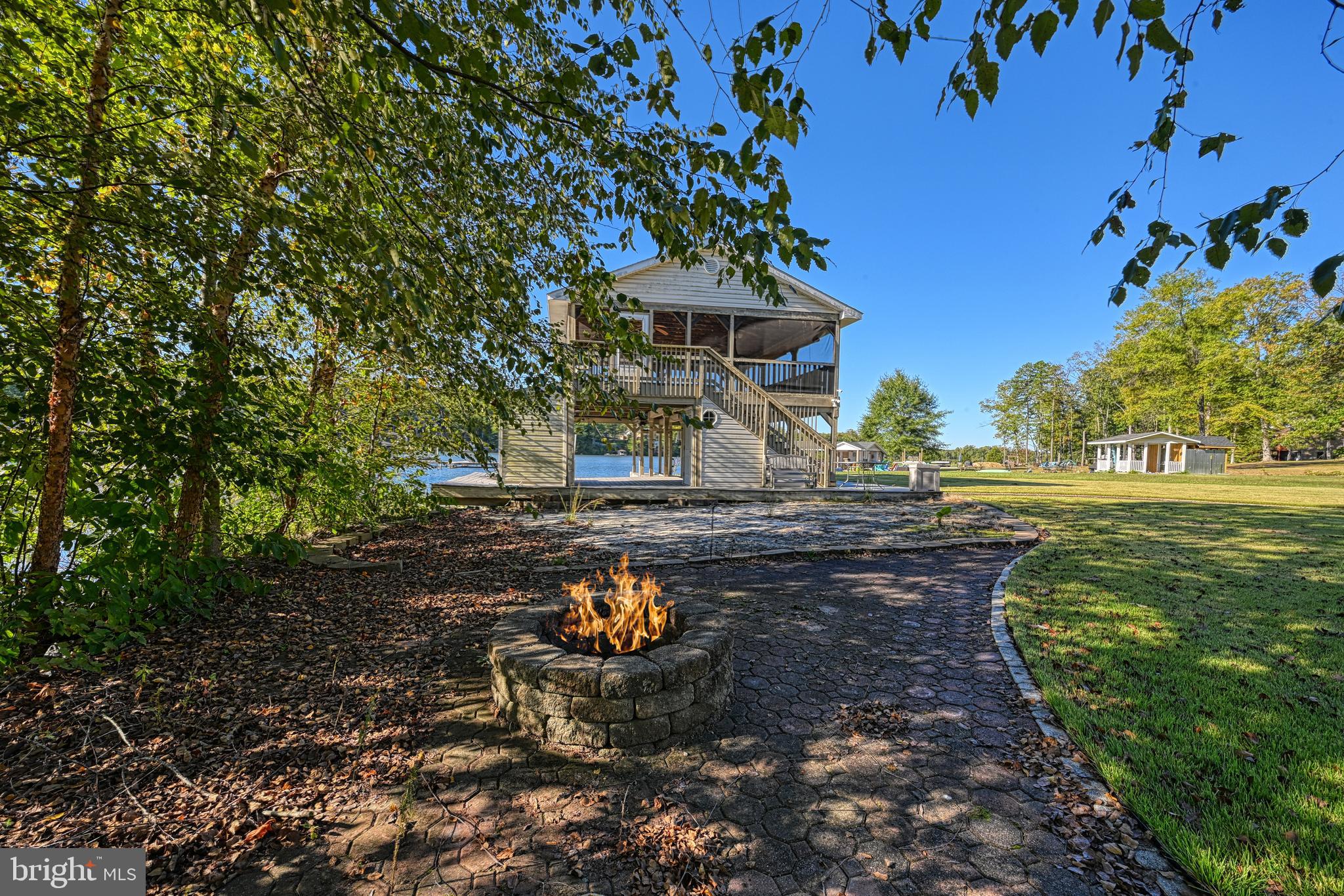 SHOREWOOD - Residential