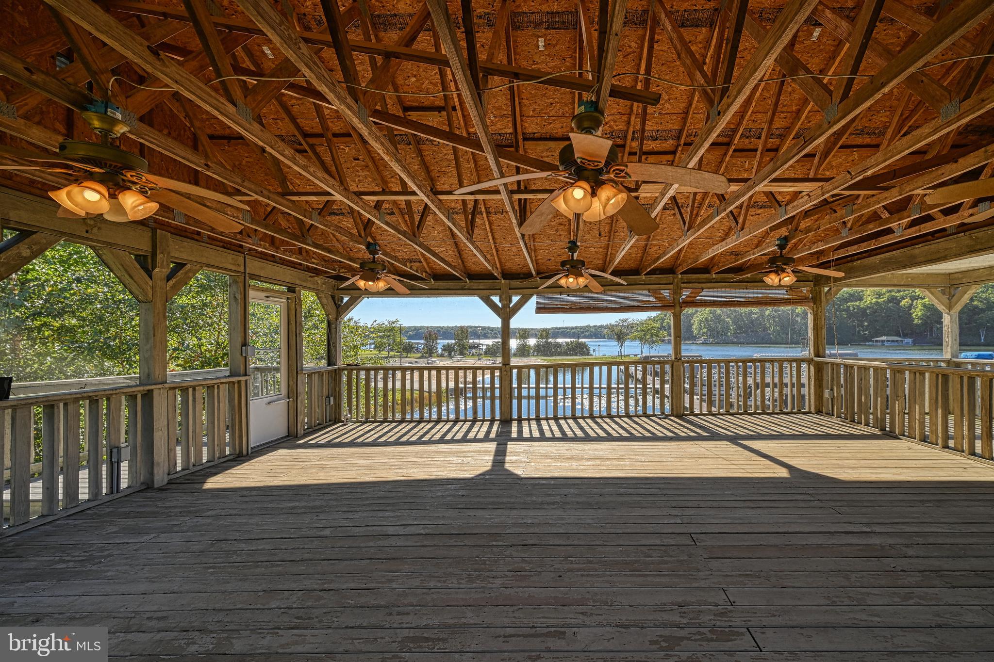 SHOREWOOD - Residential