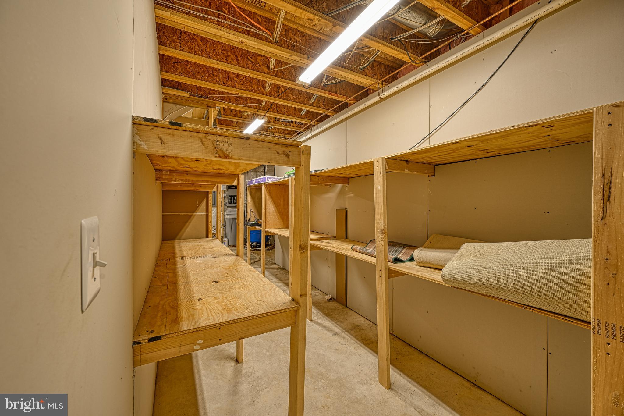 SHOREWOOD - Residential