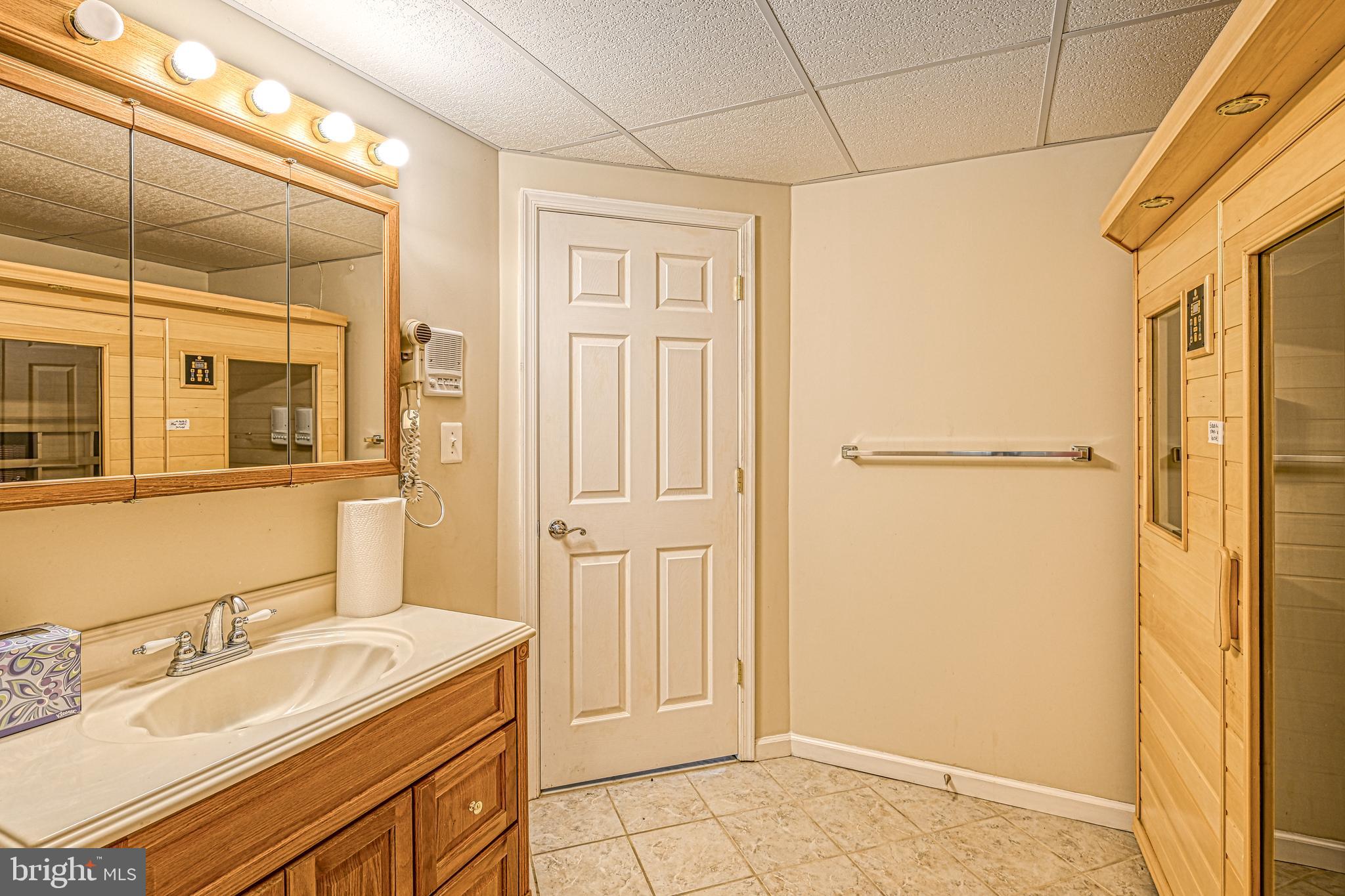 SHOREWOOD - Residential