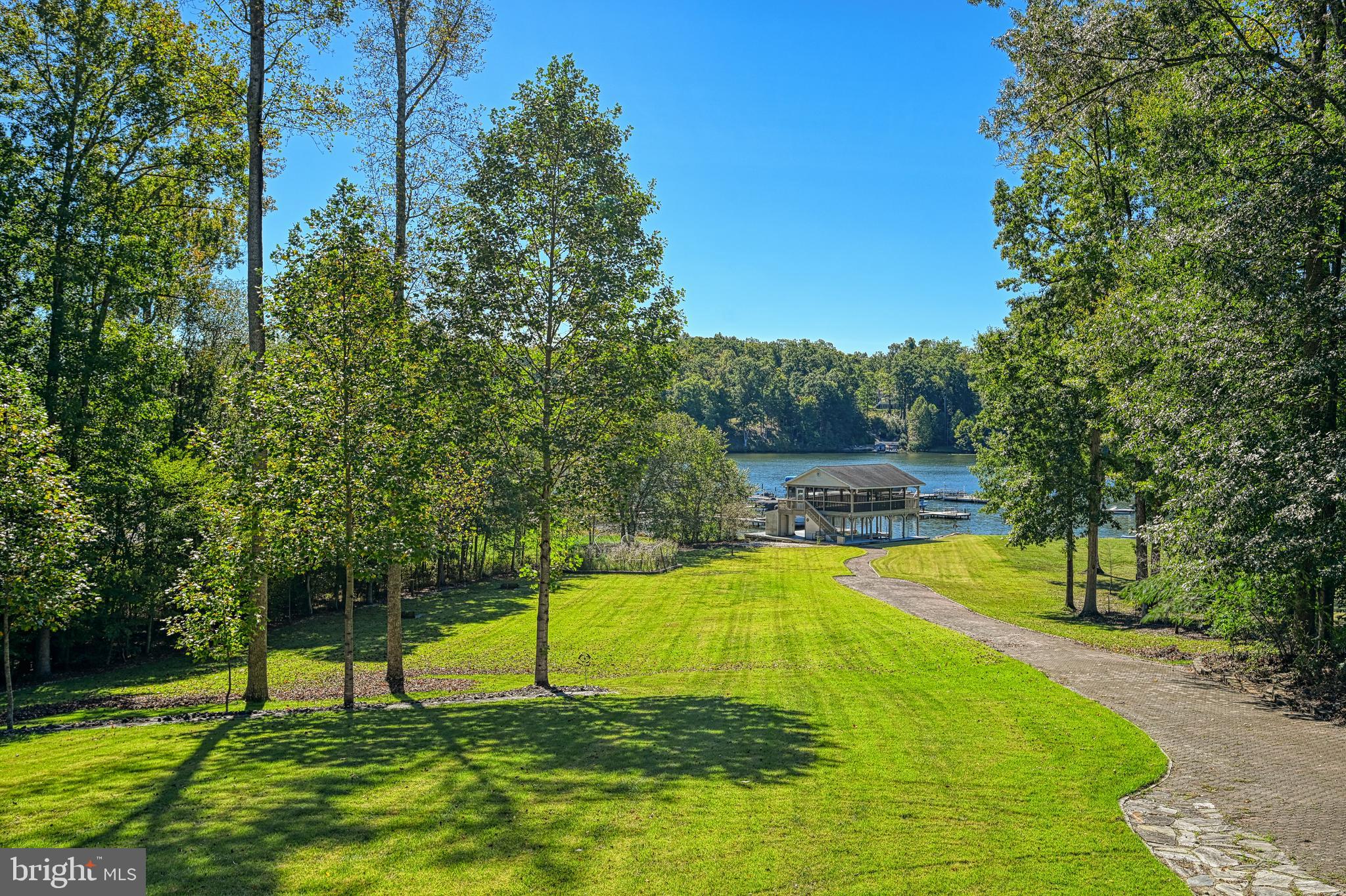 SHOREWOOD - Residential