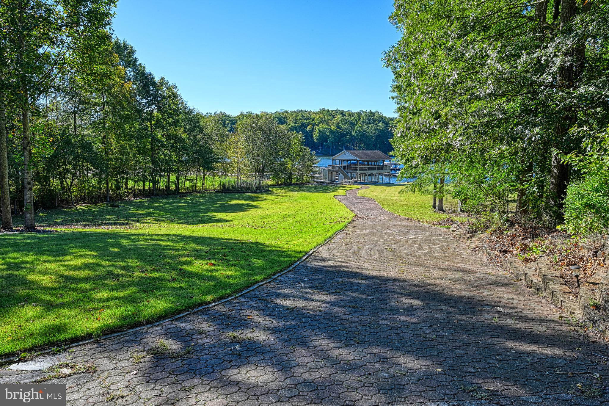 SHOREWOOD - Residential