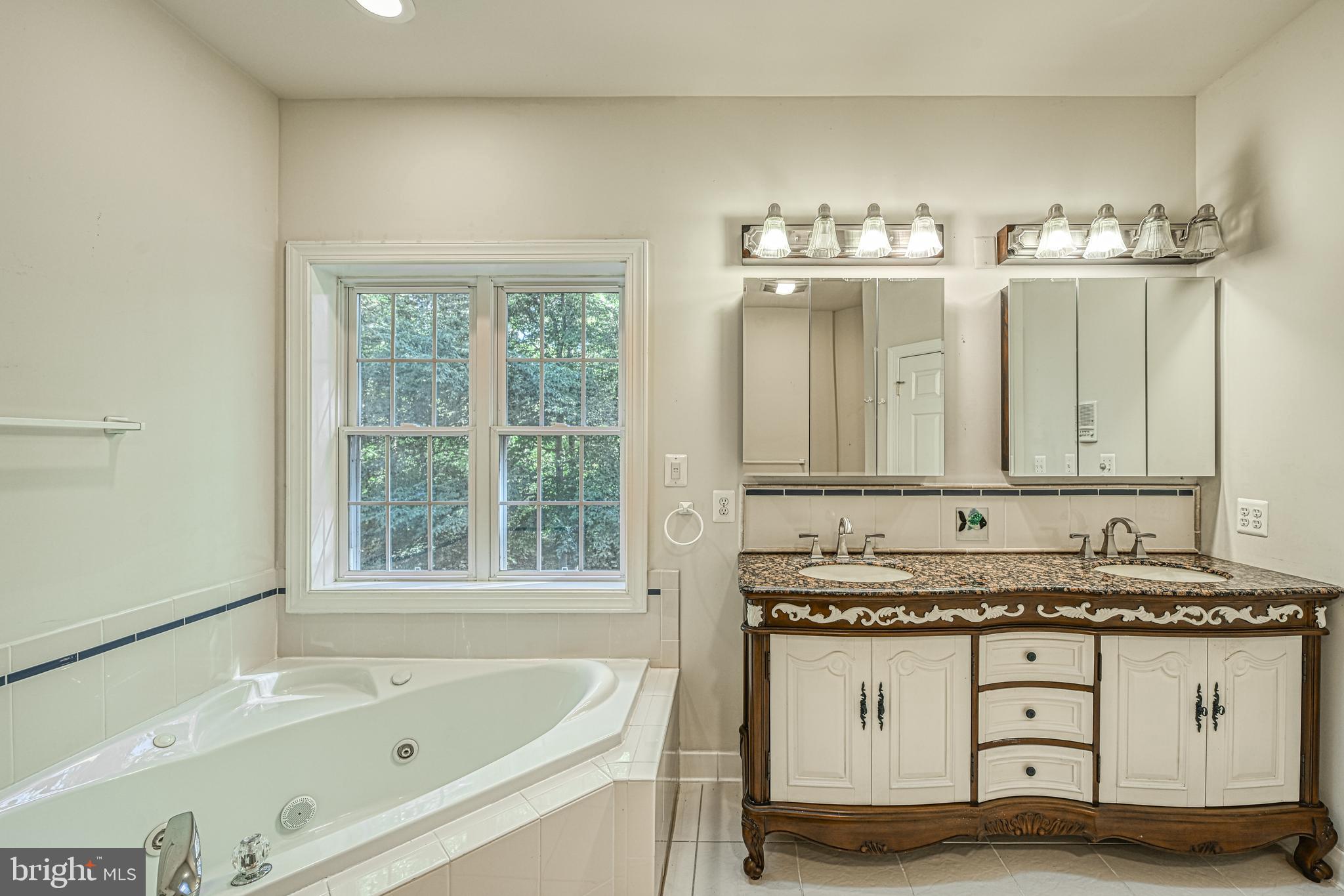 SHOREWOOD - Residential