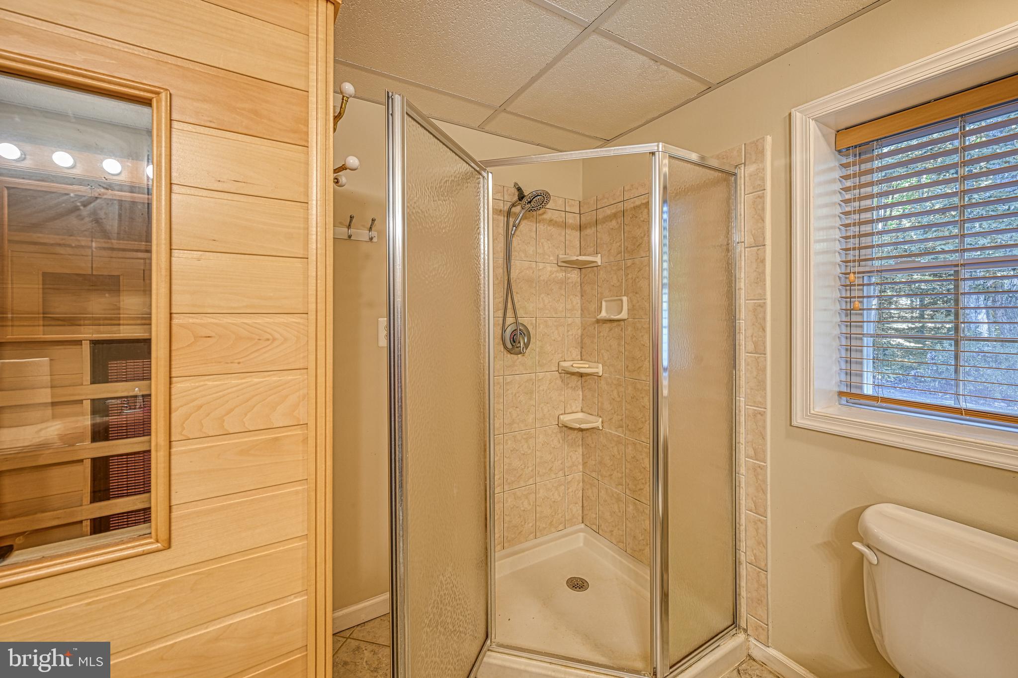 SHOREWOOD - Residential