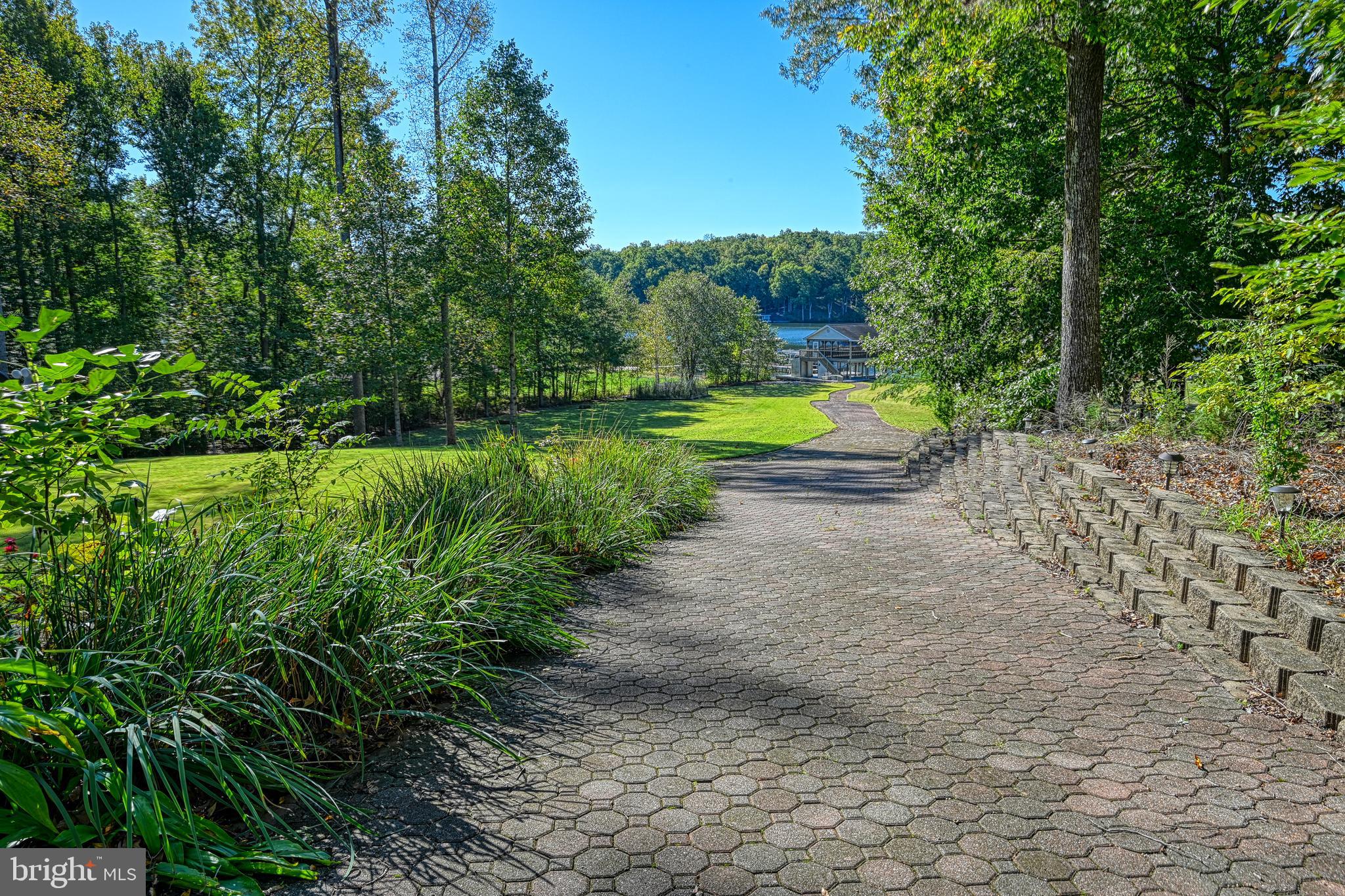 SHOREWOOD - Residential