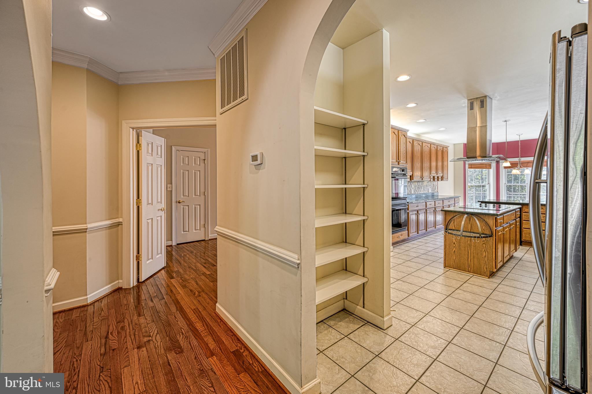 SHOREWOOD - Residential