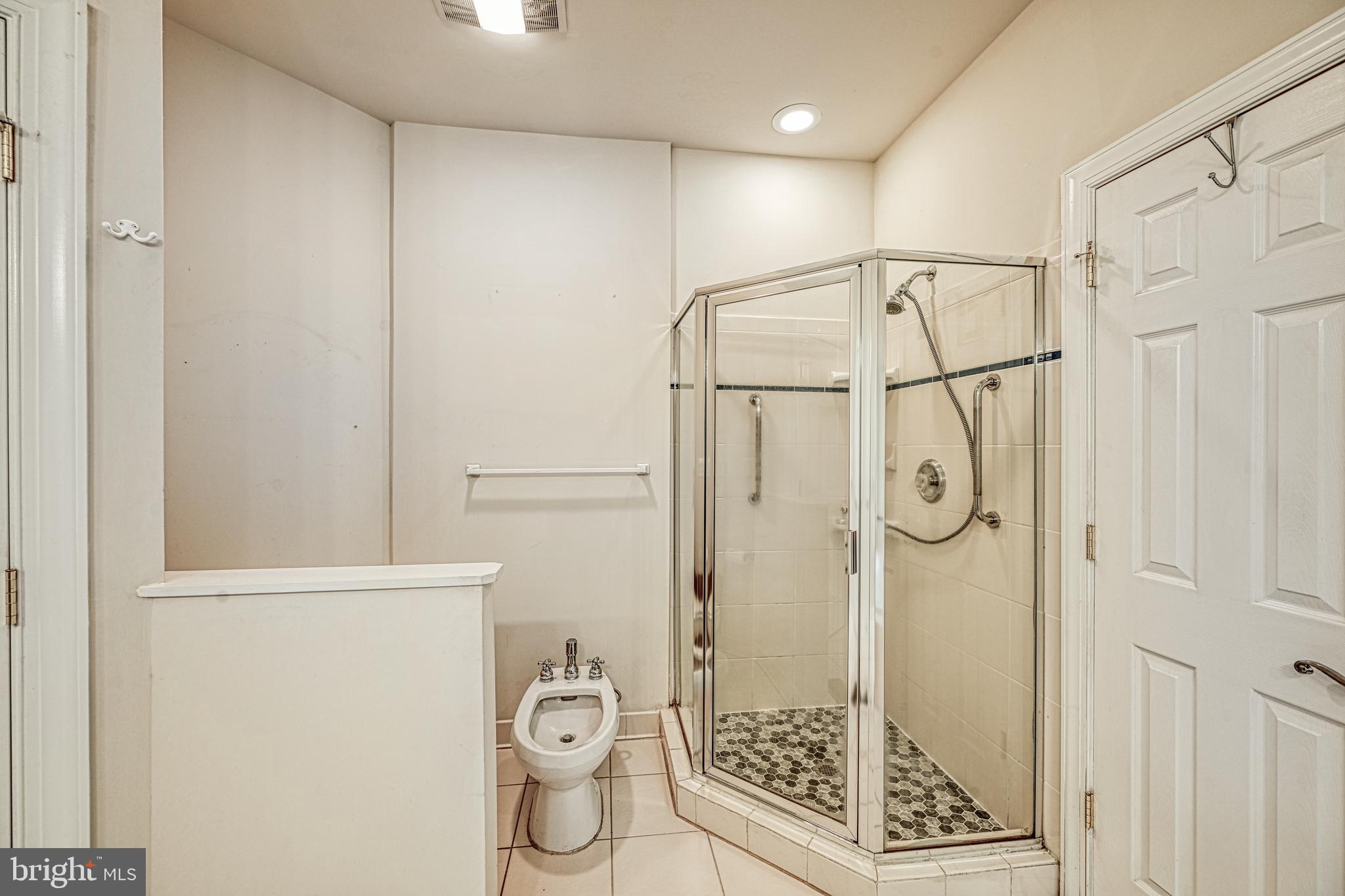 SHOREWOOD - Residential