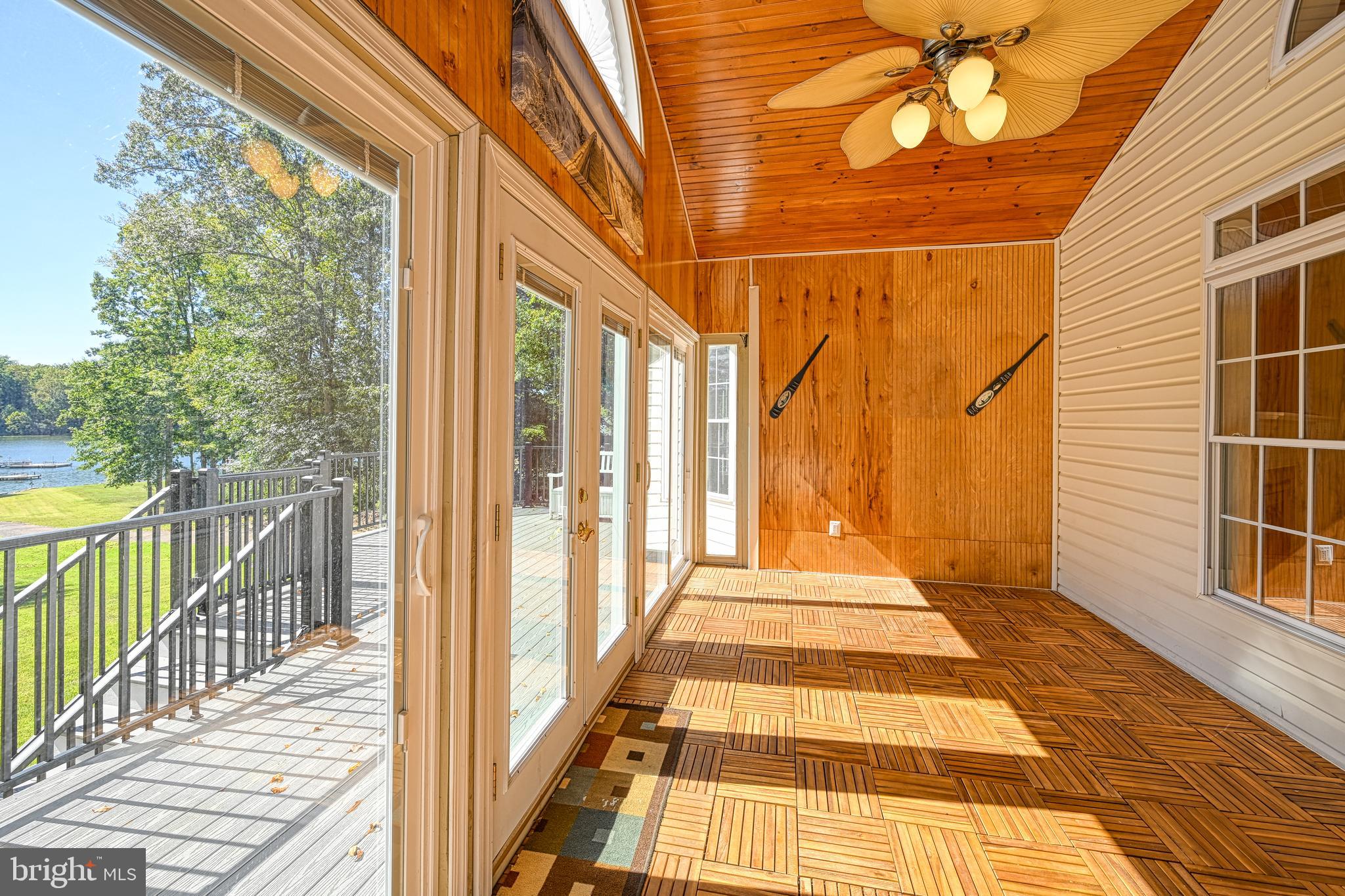 SHOREWOOD - Residential