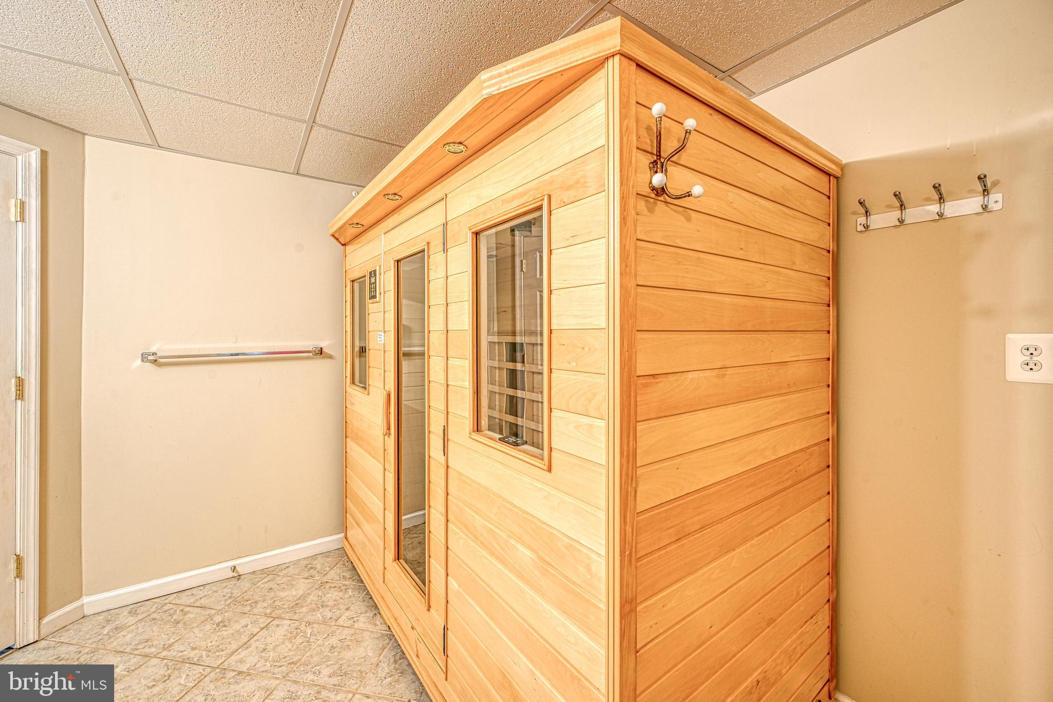 SHOREWOOD - Residential