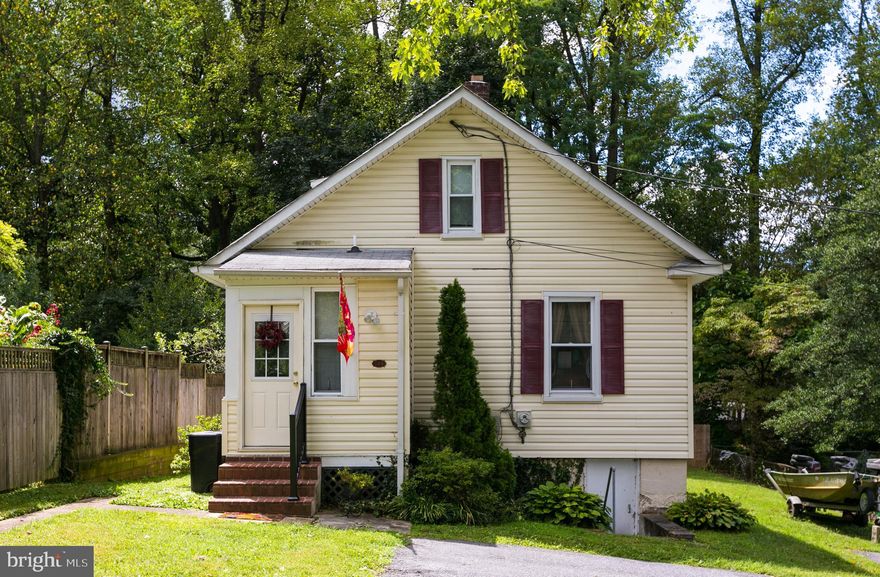 Comfortable 3 bedroom 2 full bath home. Fully    renovated in 2007 with new plumbing, furnace    and whole house A/C, appliances, water heater.  Backs to the trolley trail! walk to the junction      and the best 4th of July parade!