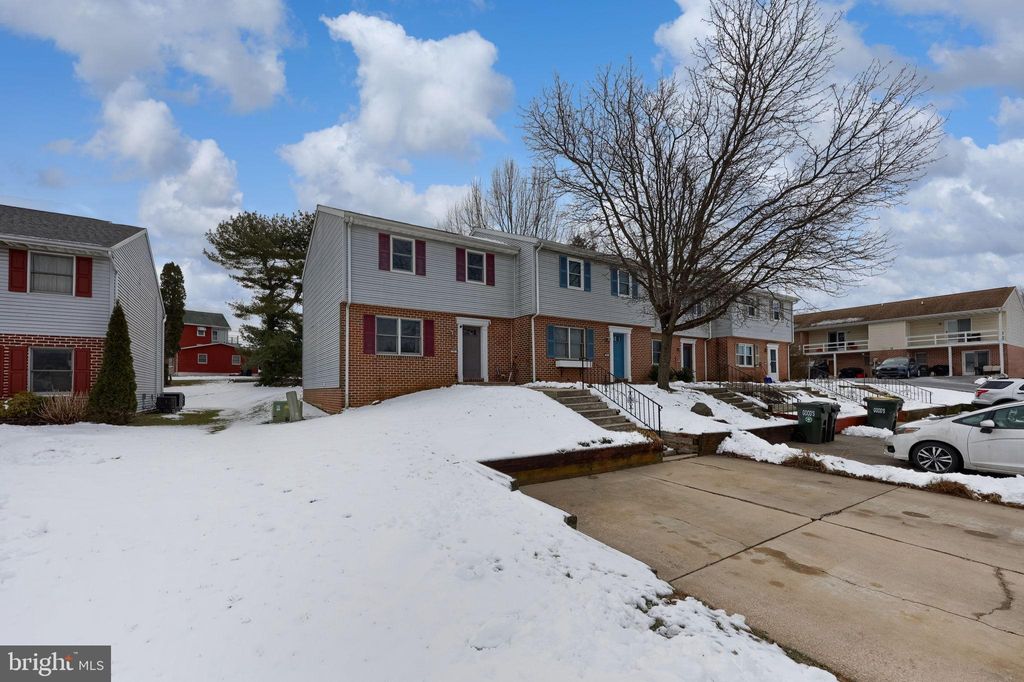 Photo of 53 Oriole Drive, EPHRATA, PA 17522 (MLS # PALA2082520)