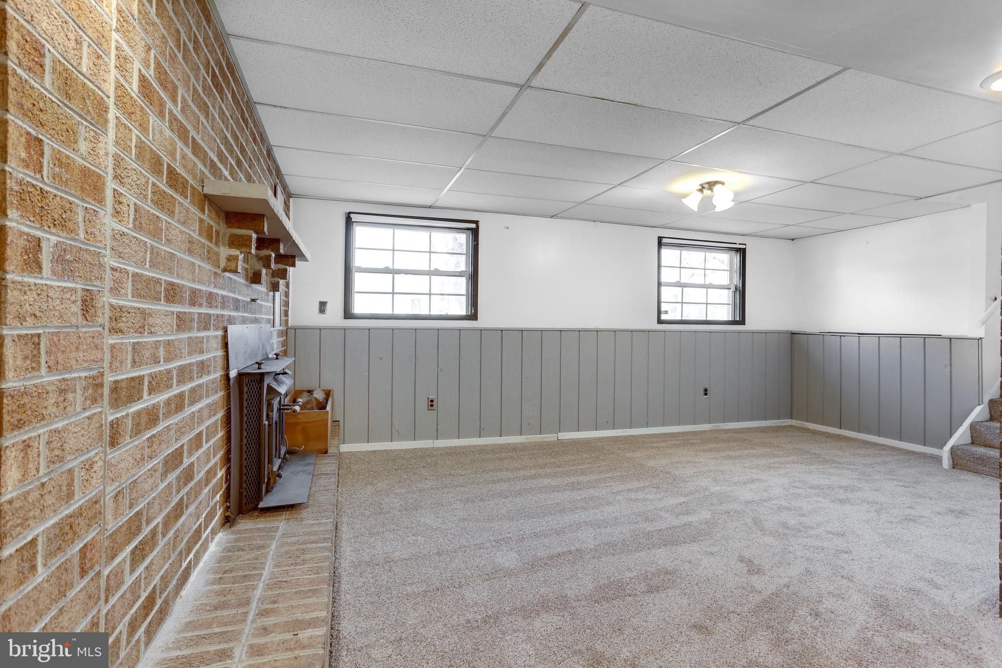 CLINTON WOODS - Residential