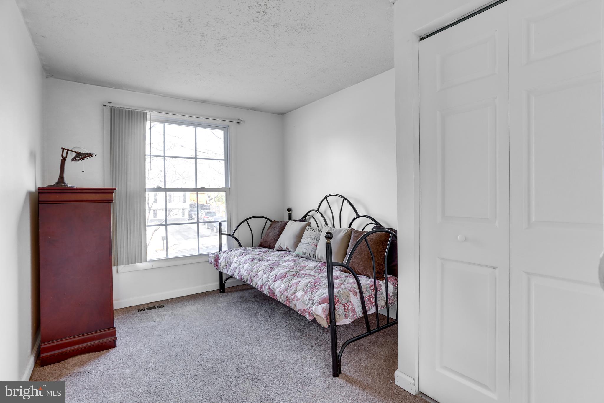 CLINTON WOODS - Residential