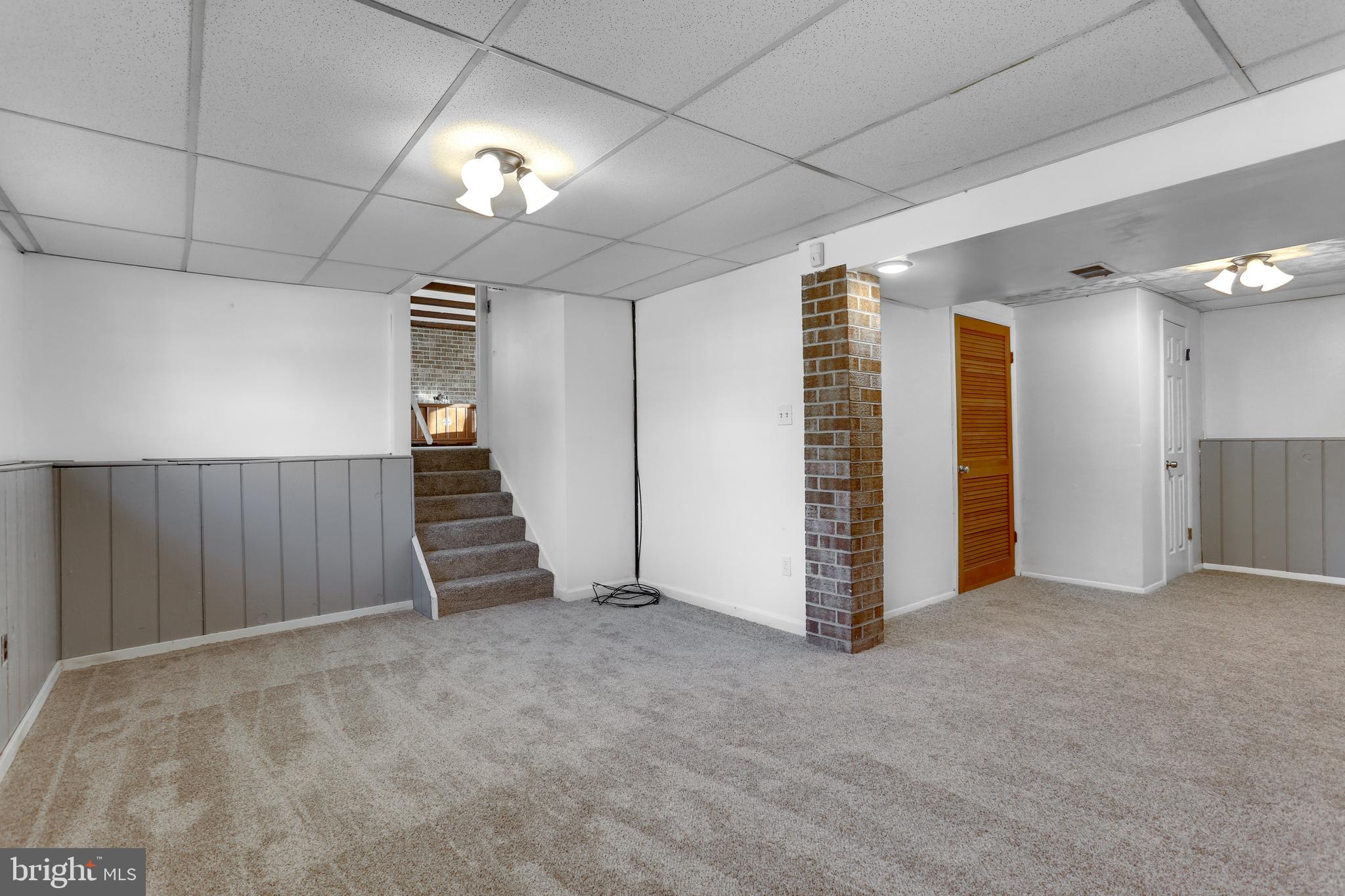 CLINTON WOODS - Residential