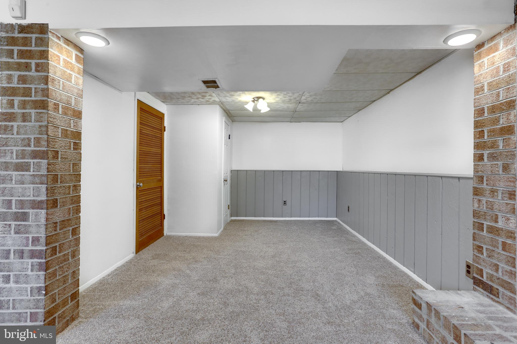 CLINTON WOODS - Residential