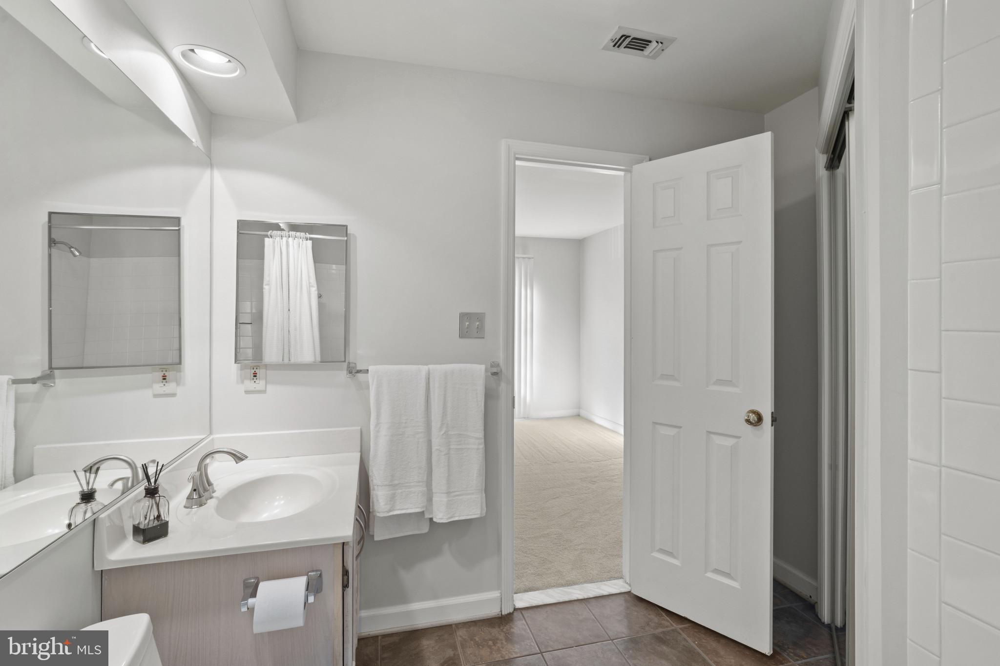 FALLS GABLE - Residential