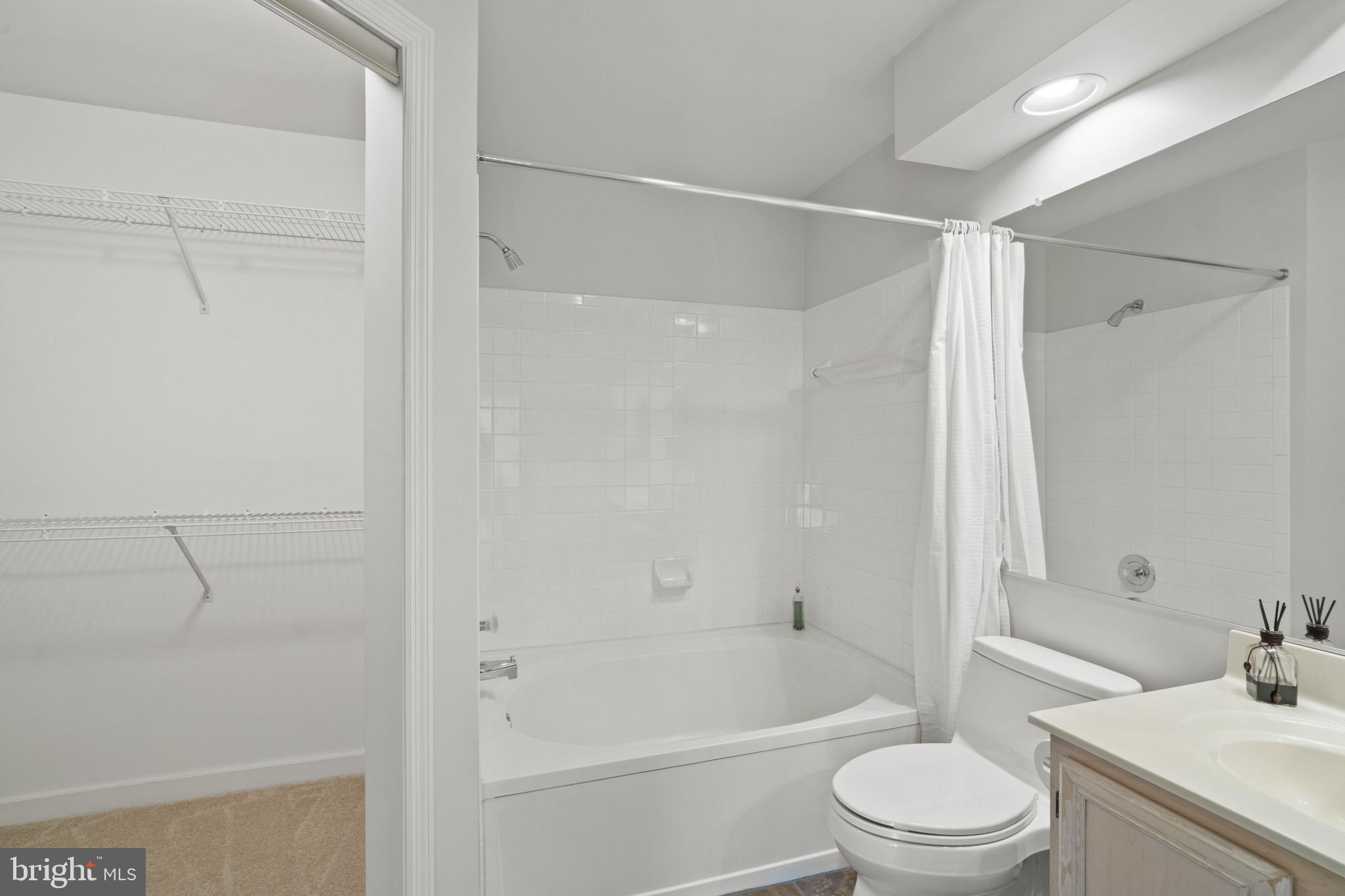 FALLS GABLE - Residential