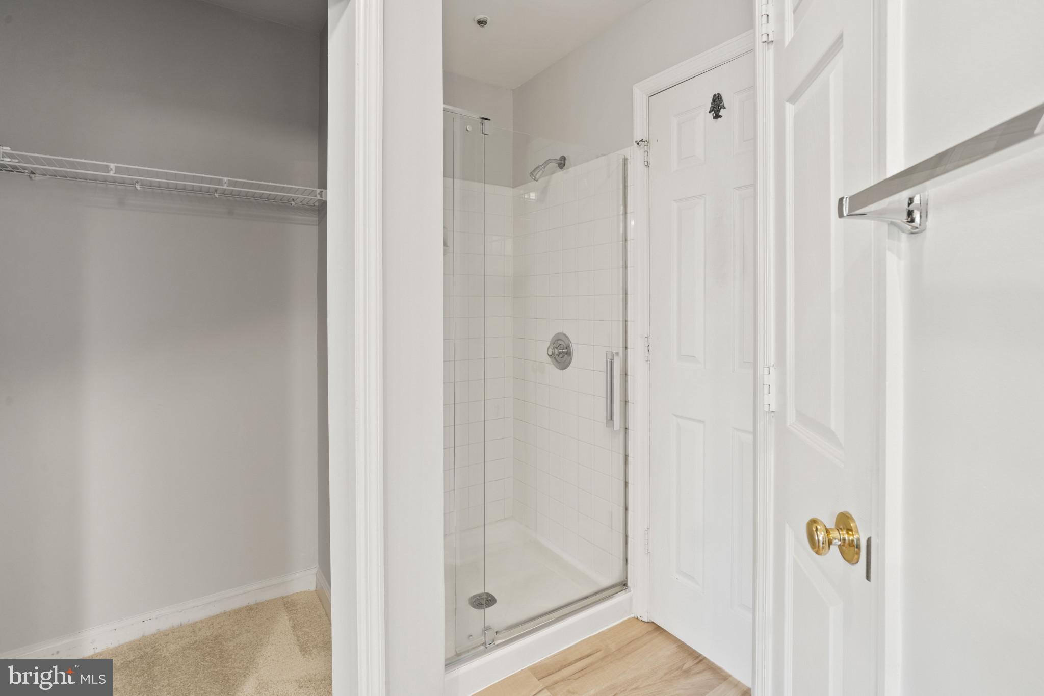 FALLS GABLE - Residential