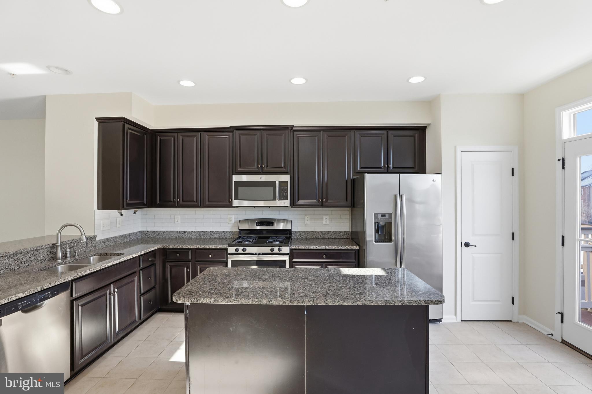 CREEKSIDE VILLAGE AT TANYARD SPRINGS - Residential