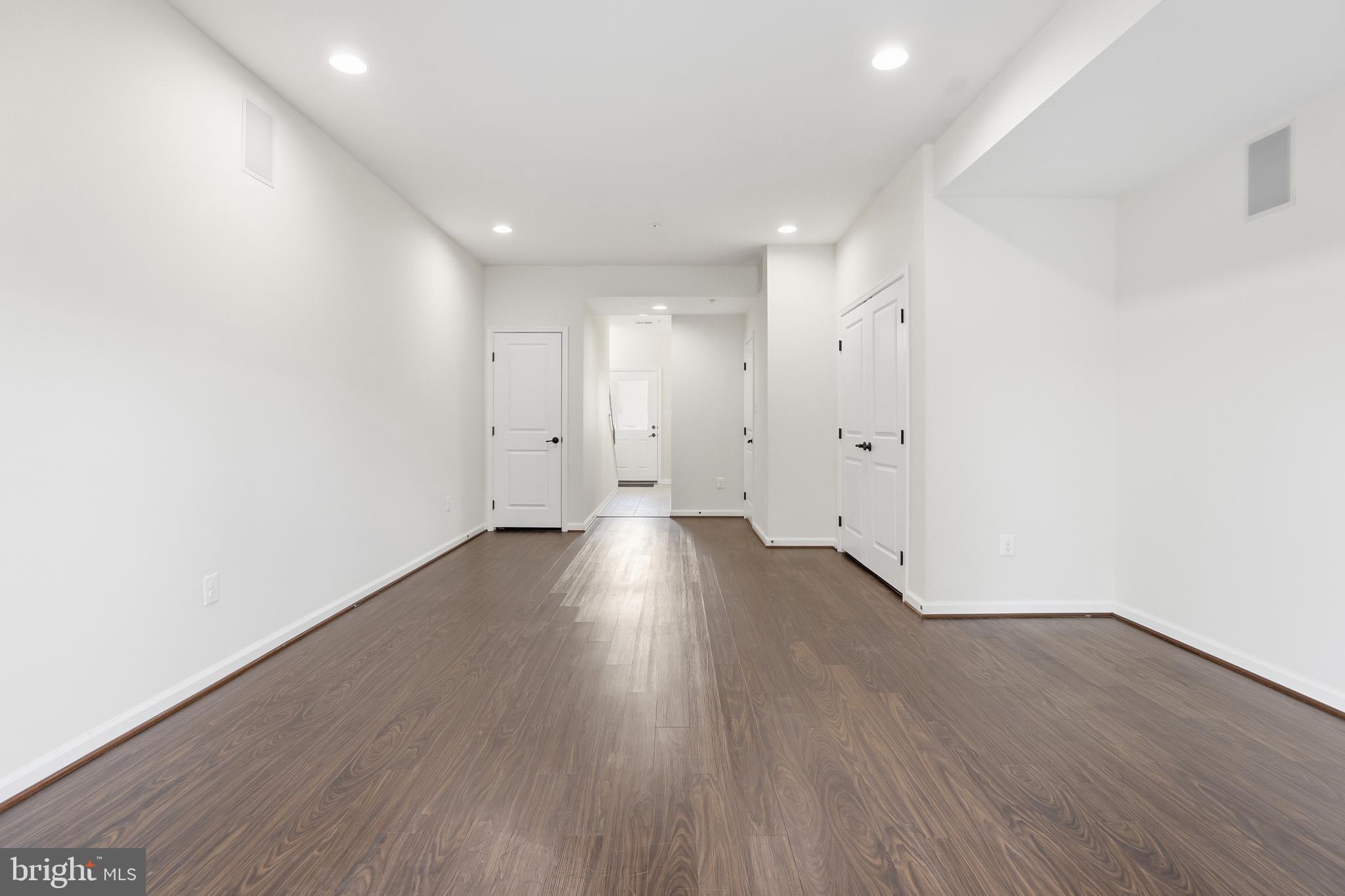 CREEKSIDE VILLAGE AT TANYARD SPRINGS - Residential