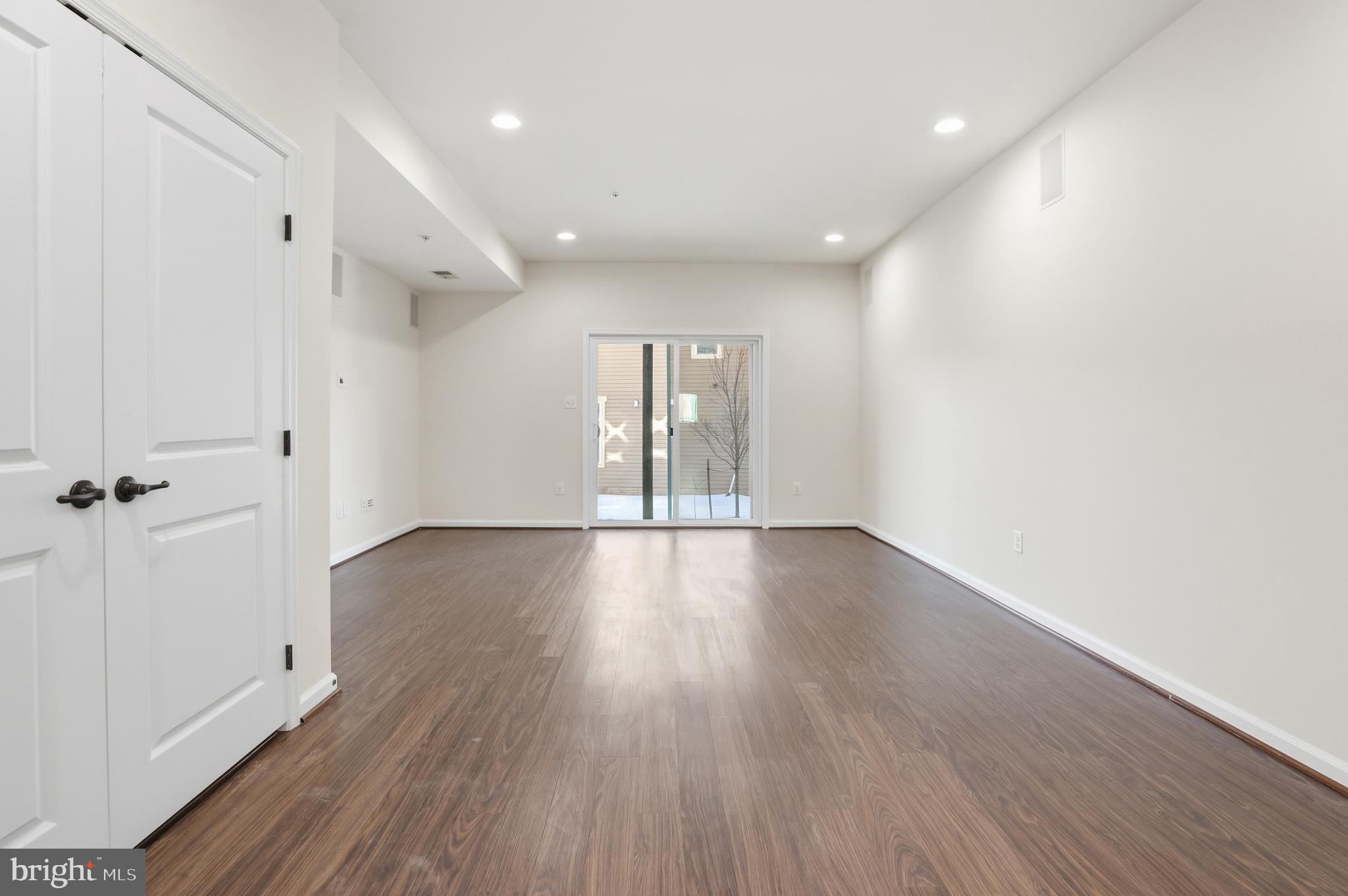 CREEKSIDE VILLAGE AT TANYARD SPRINGS - Residential