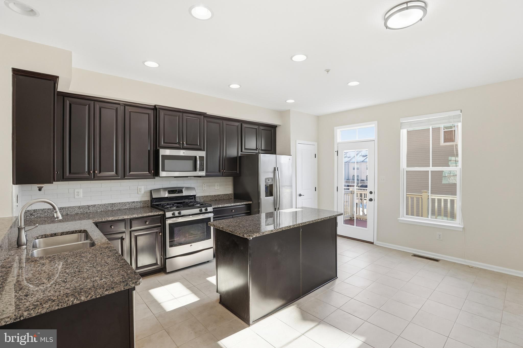 CREEKSIDE VILLAGE AT TANYARD SPRINGS - Residential