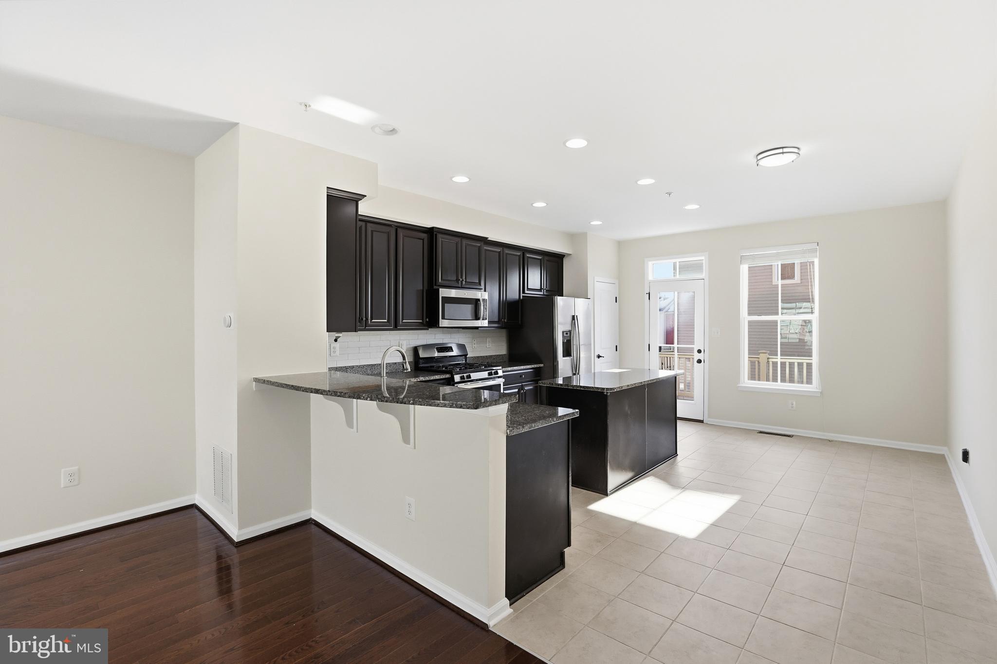 CREEKSIDE VILLAGE AT TANYARD SPRINGS - Residential