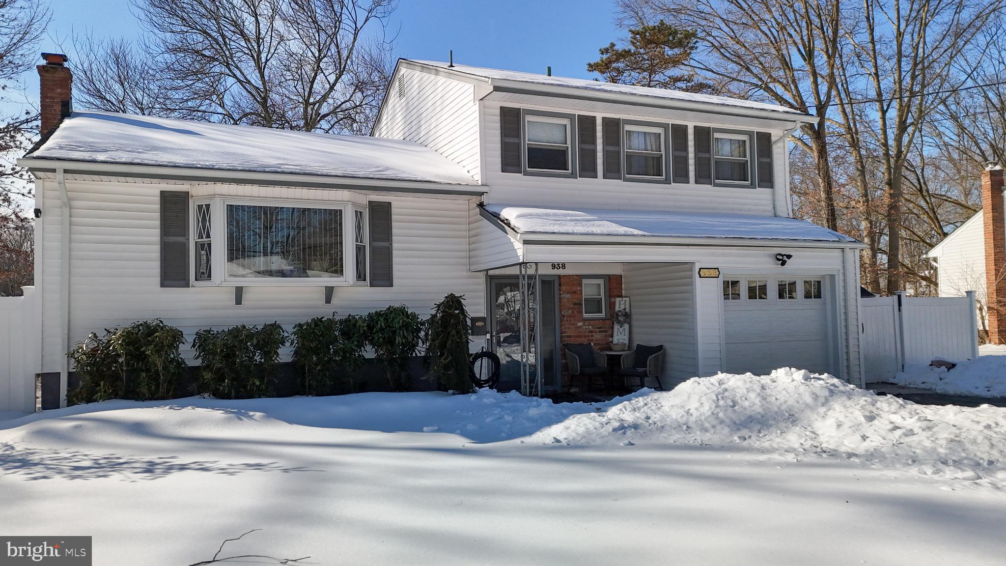 938 CUSHING PLACE 42