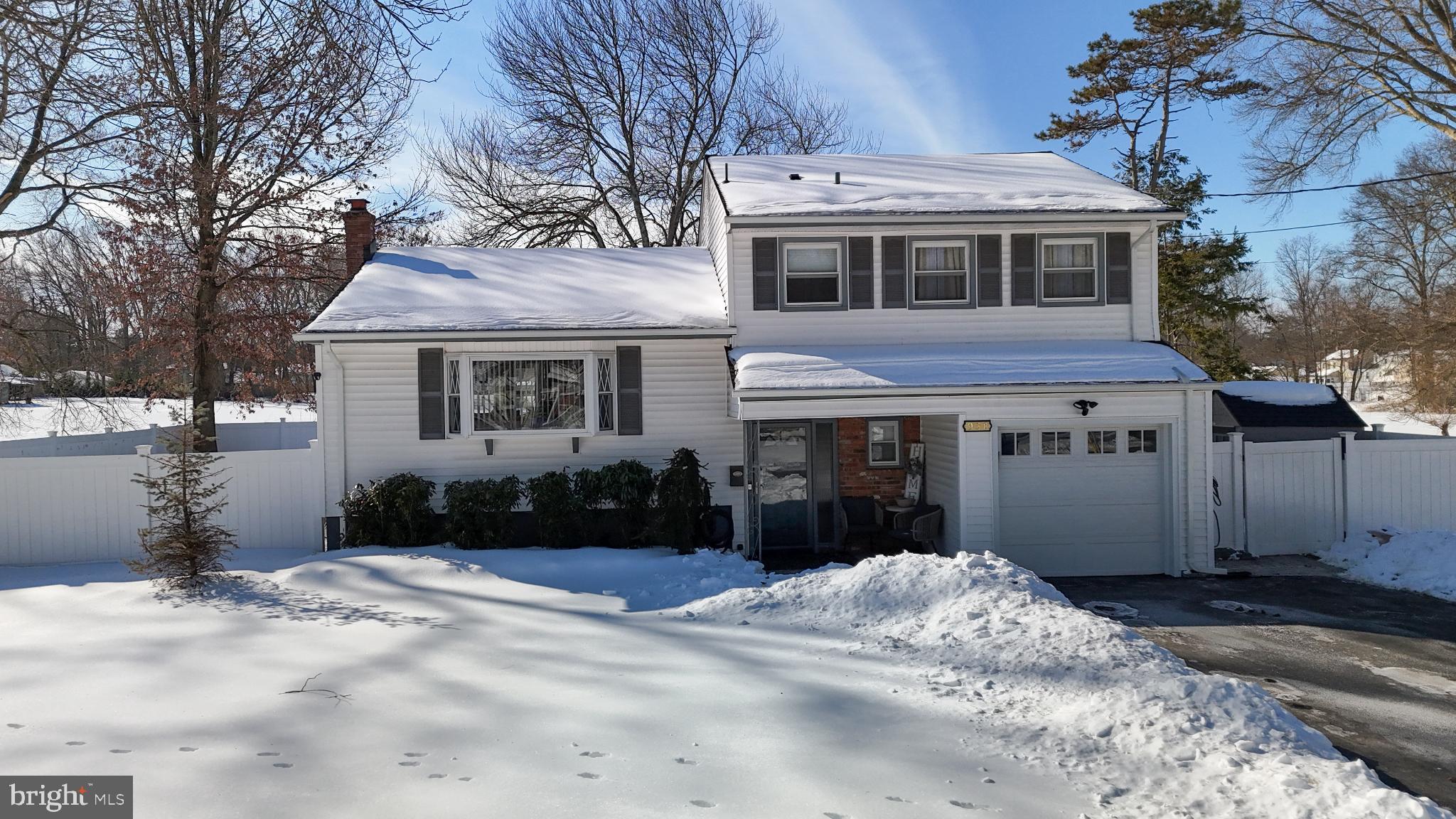 938 CUSHING PLACE 42