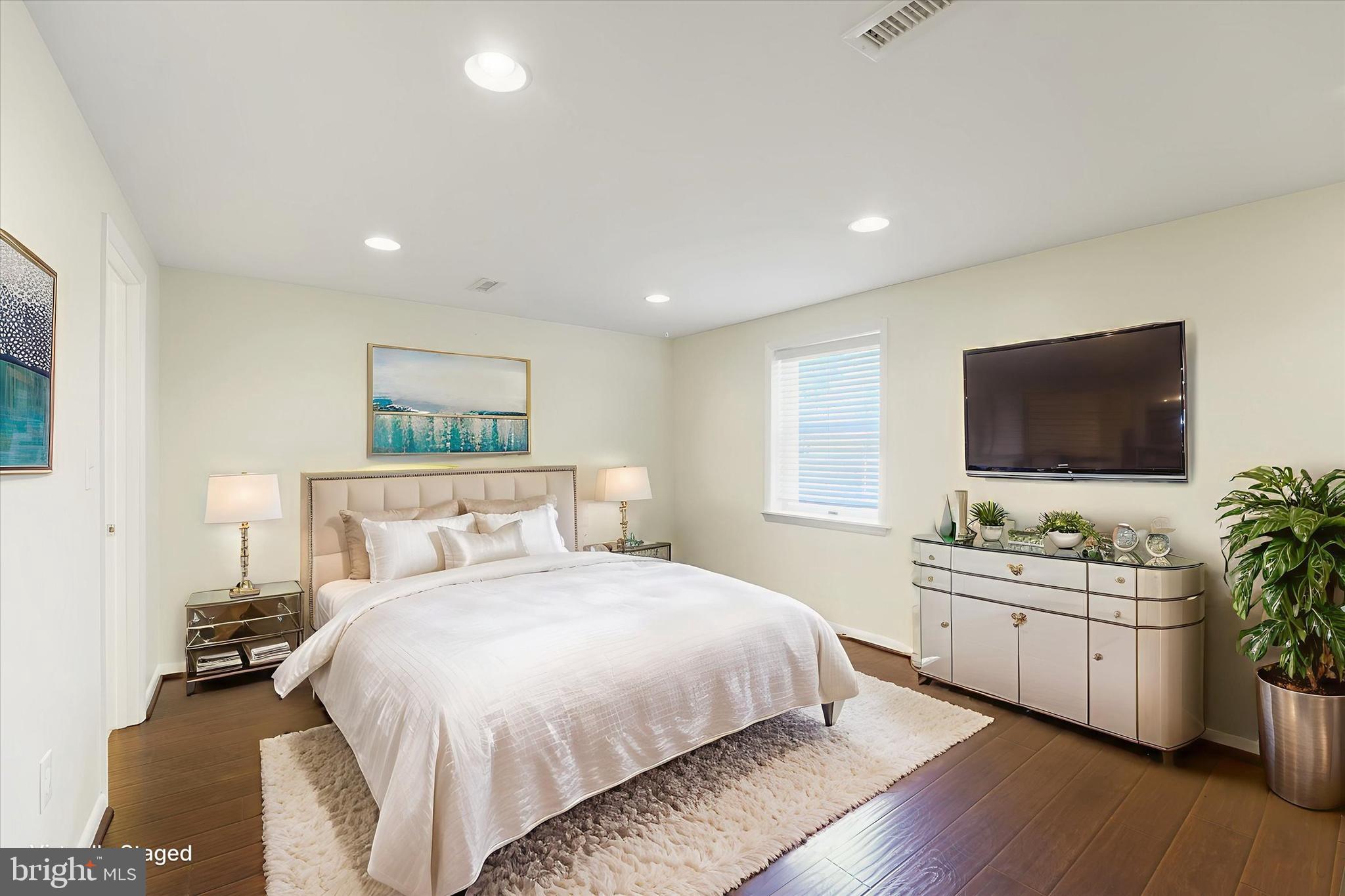 120 WHITE PINE CIRCLE