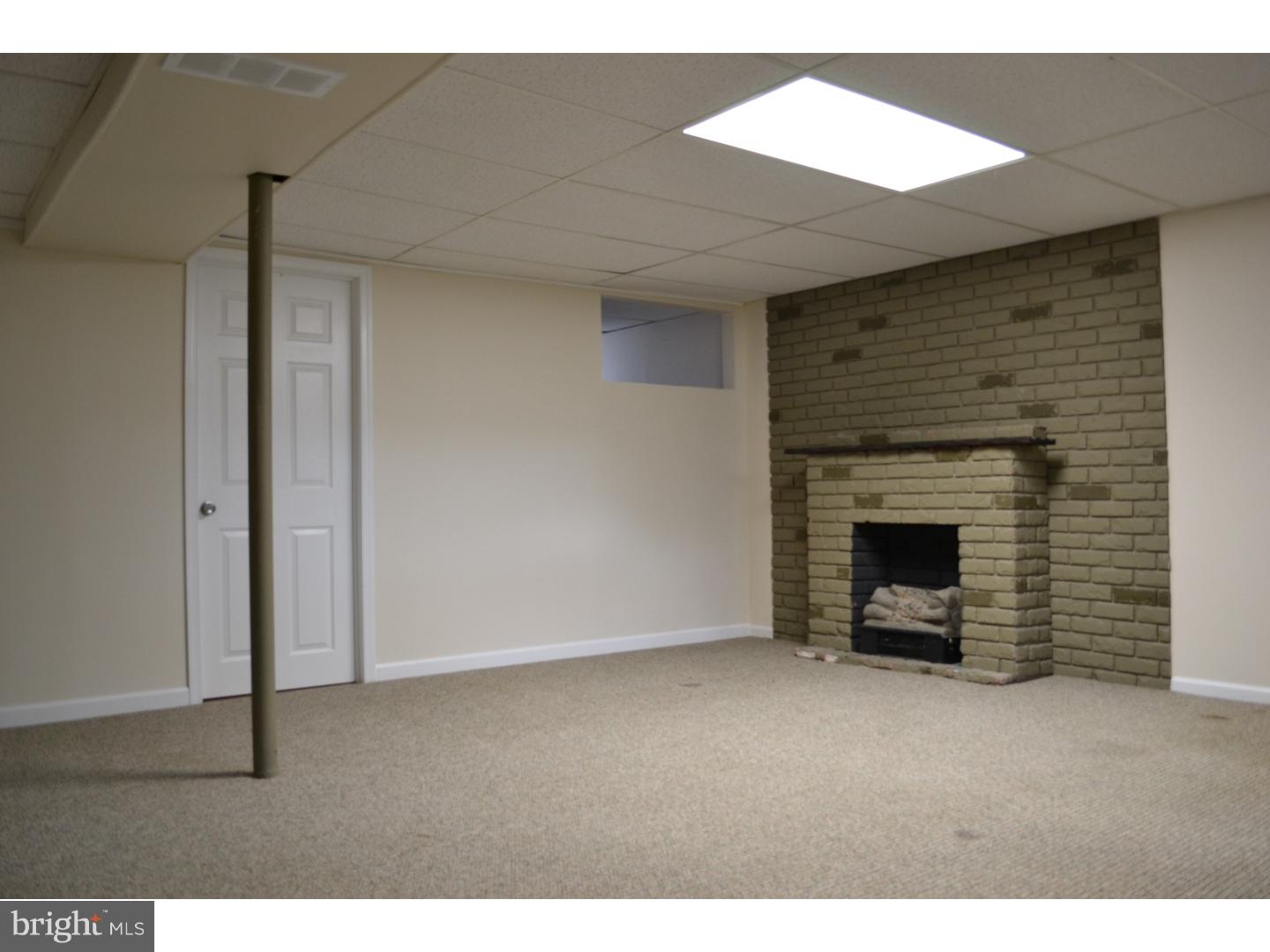 COUNTY DOWNE - Residential Lease
