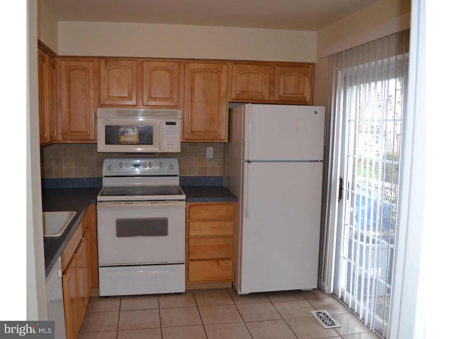COUNTY DOWNE - Residential Lease