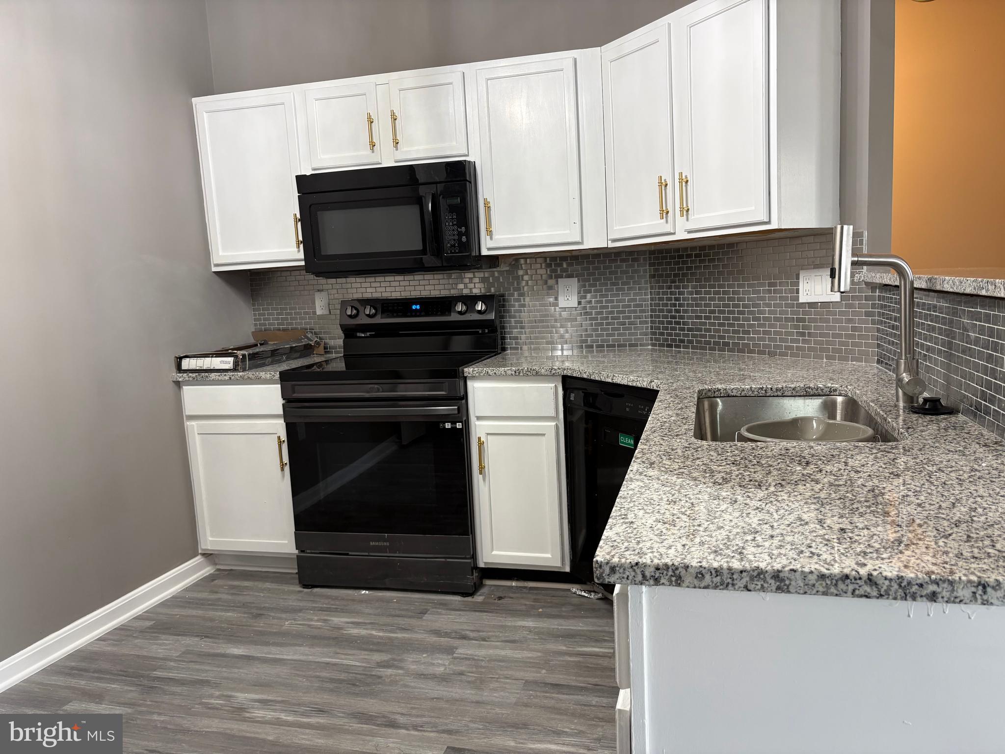 DEVON COURT - Residential Lease