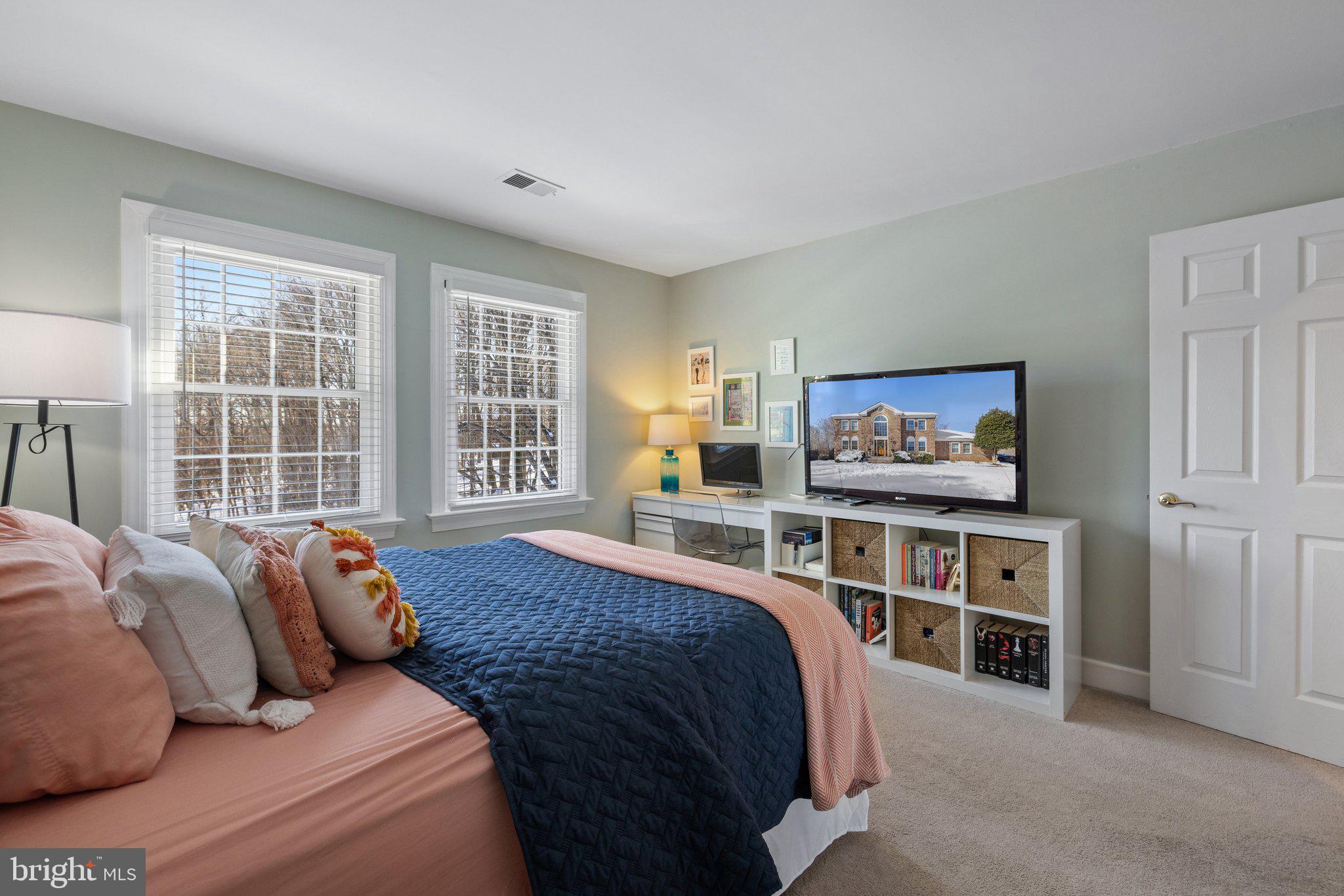 WESTBURY - Residential