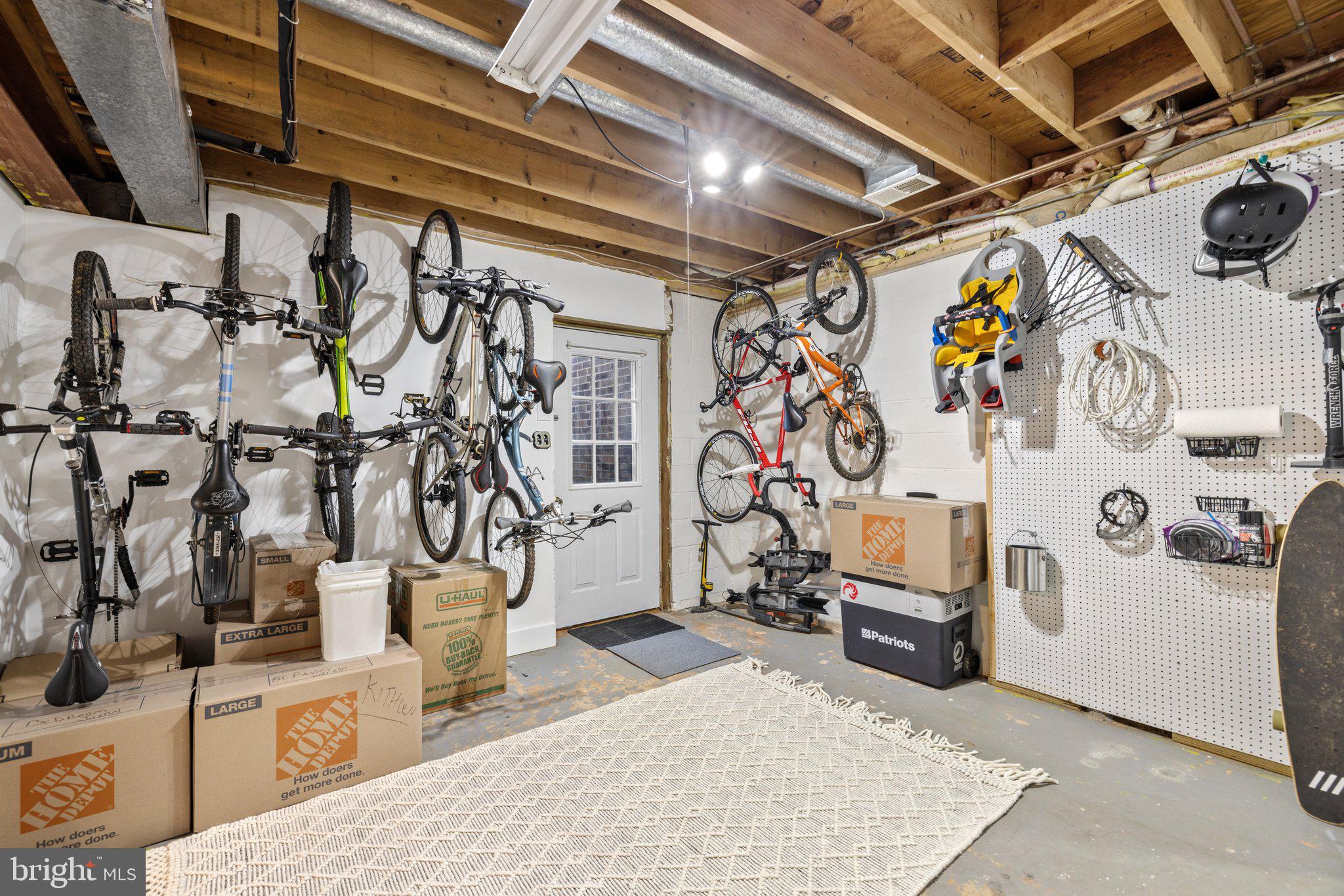 WESTBURY - Residential