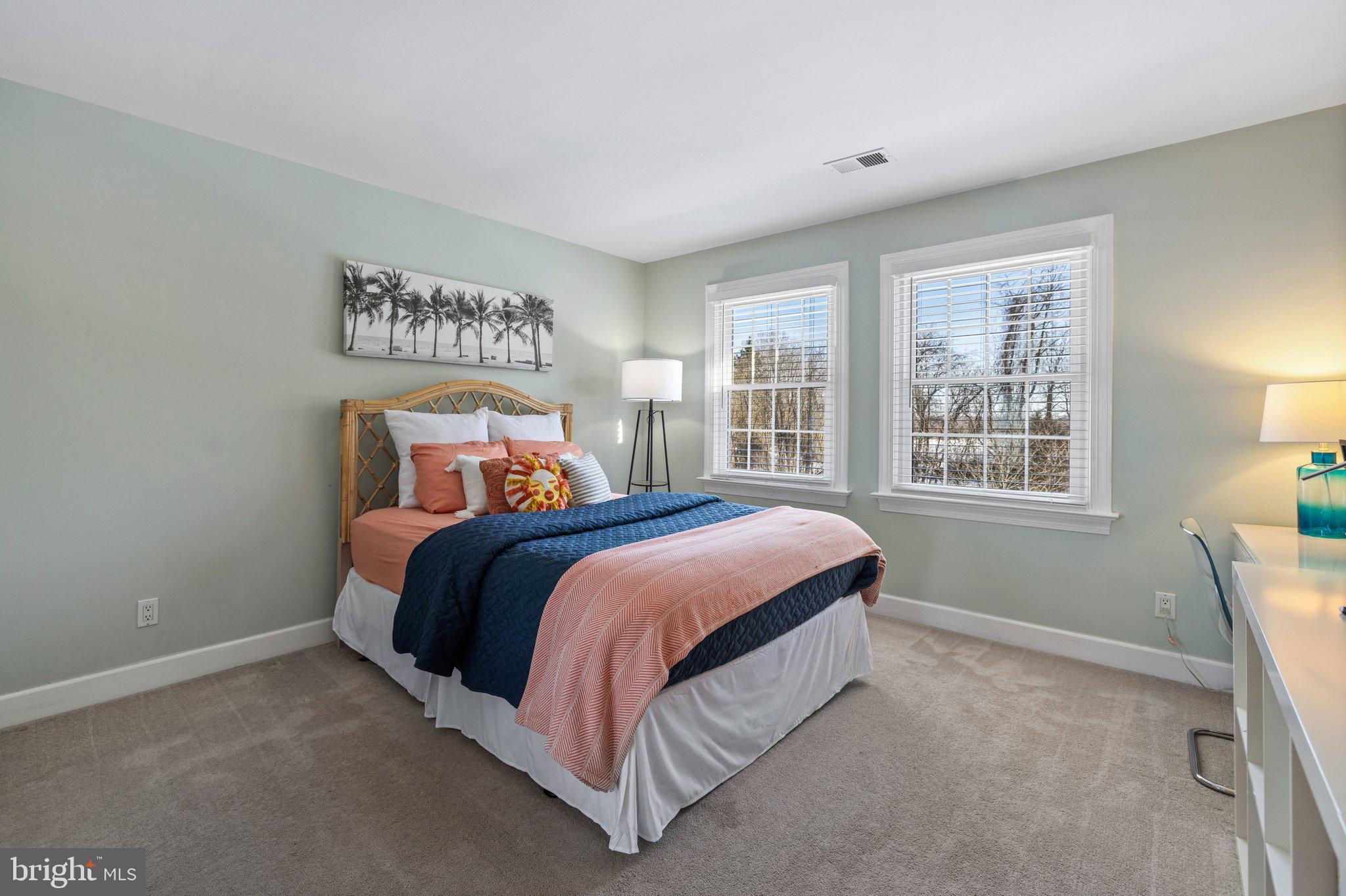 WESTBURY - Residential